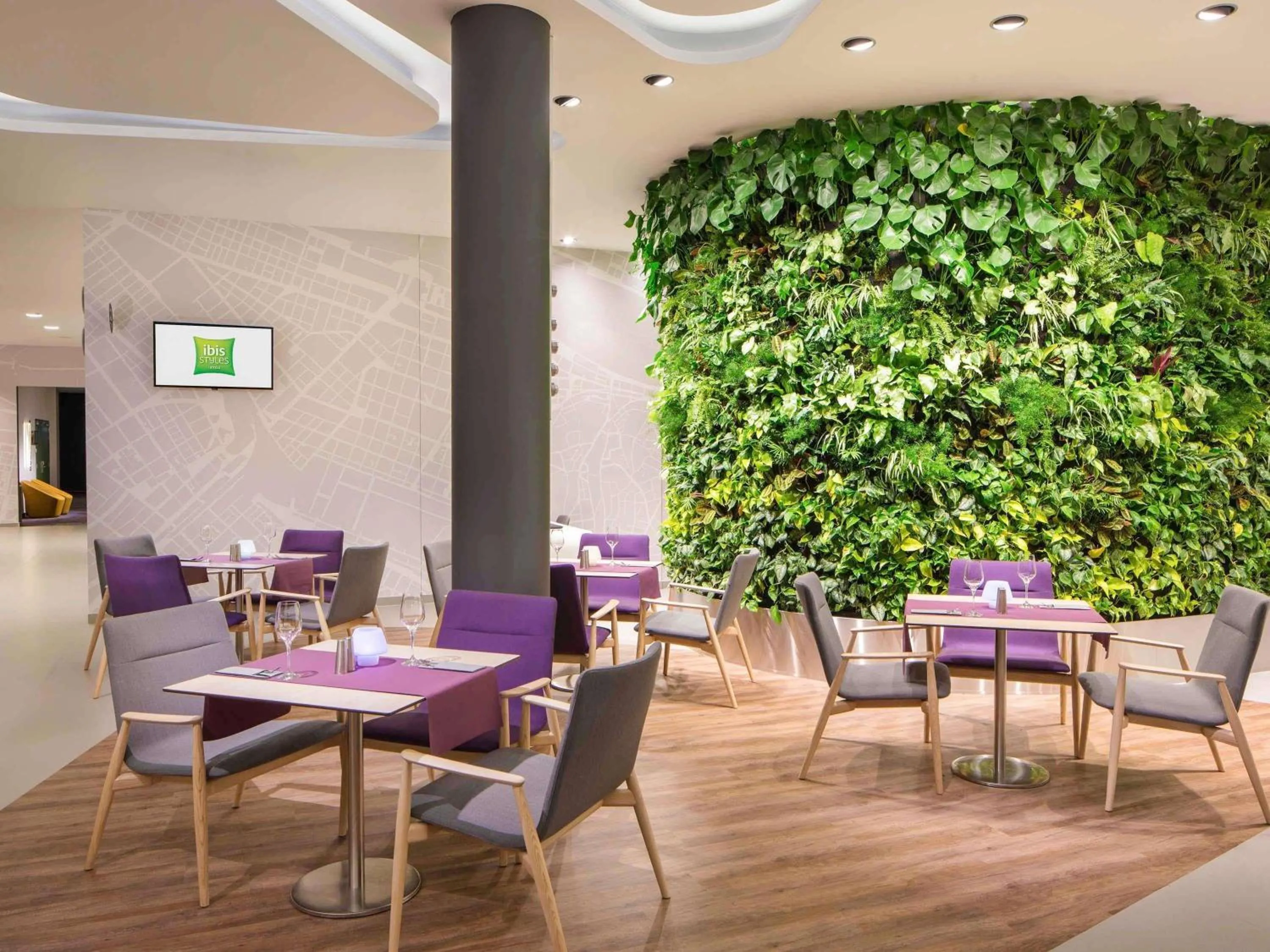 Restaurant/places to eat in ibis Styles Budapest Airport