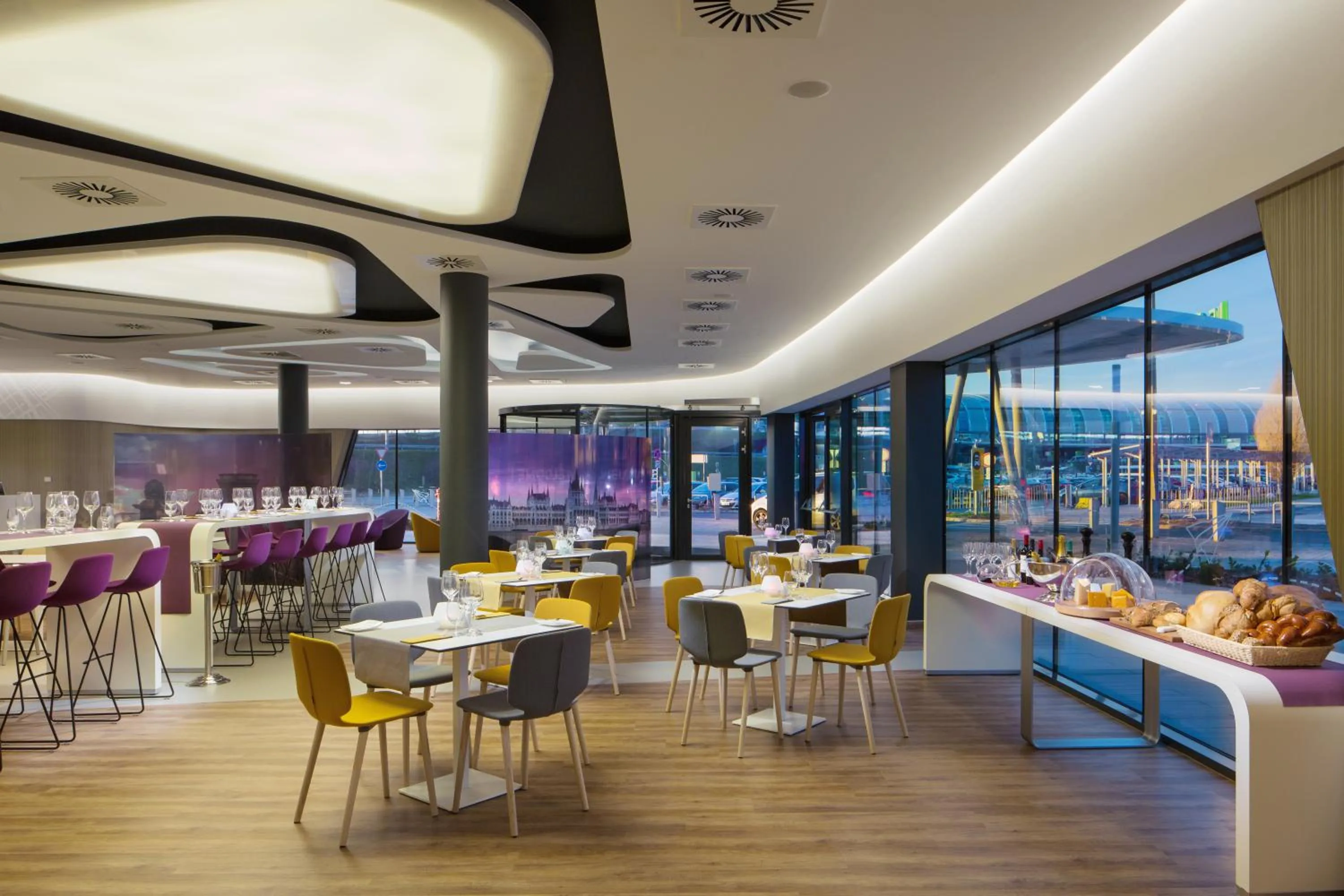 Restaurant/places to eat in ibis Styles Budapest Airport