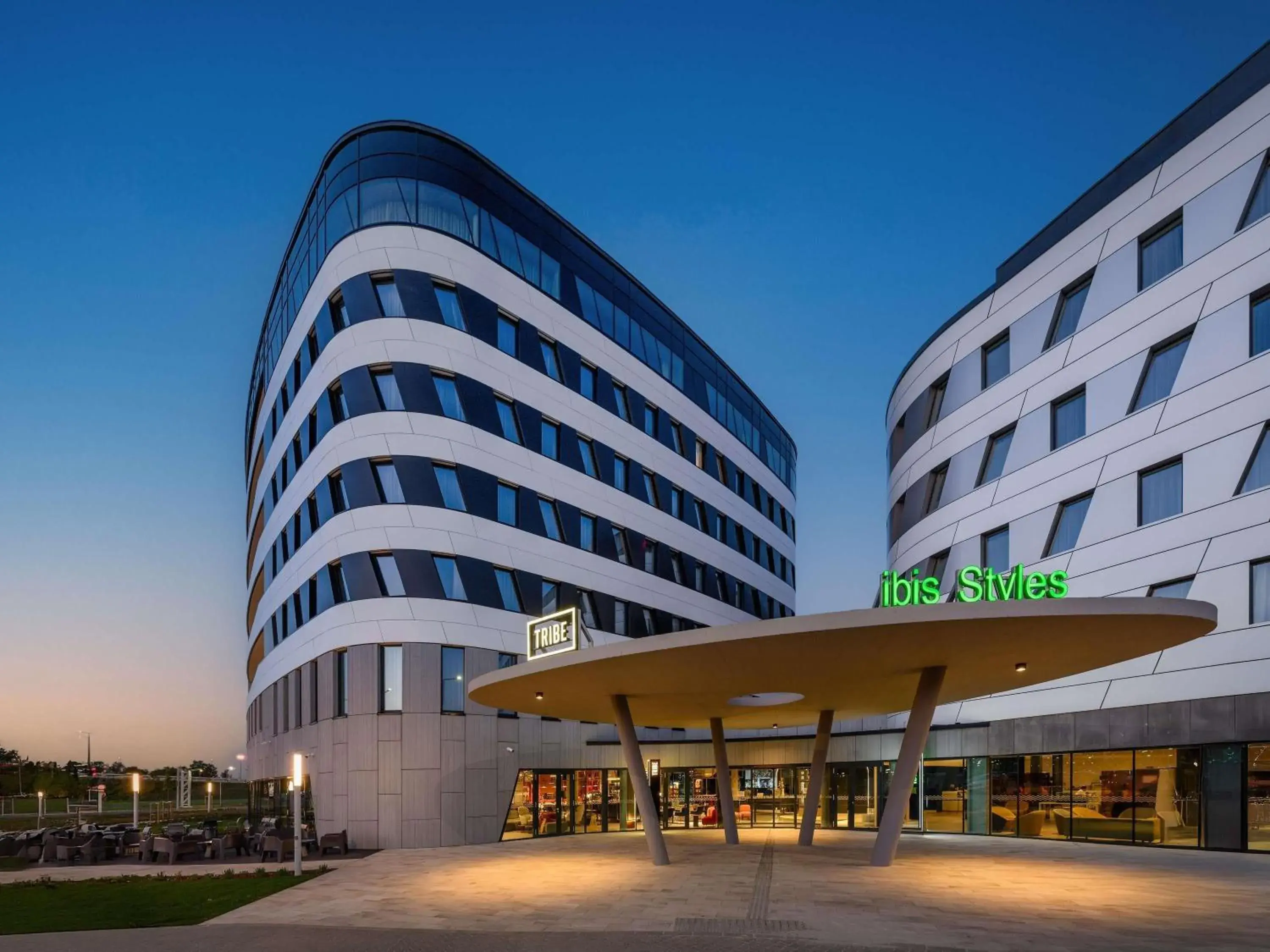 Property building in ibis Styles Budapest Airport Property building in ibis Styles Budapest Airport