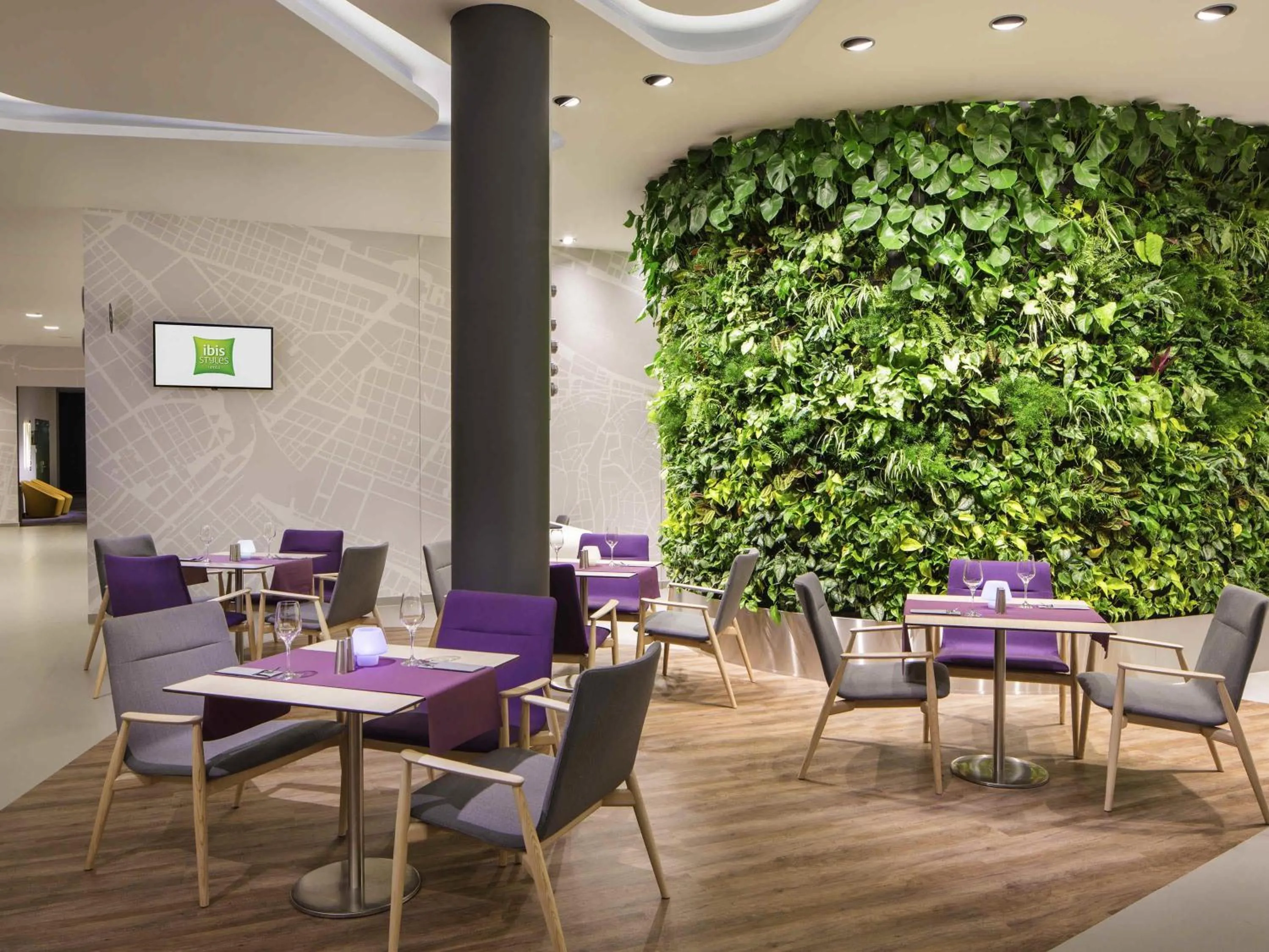 Restaurant/places to eat in ibis Styles Budapest Airport