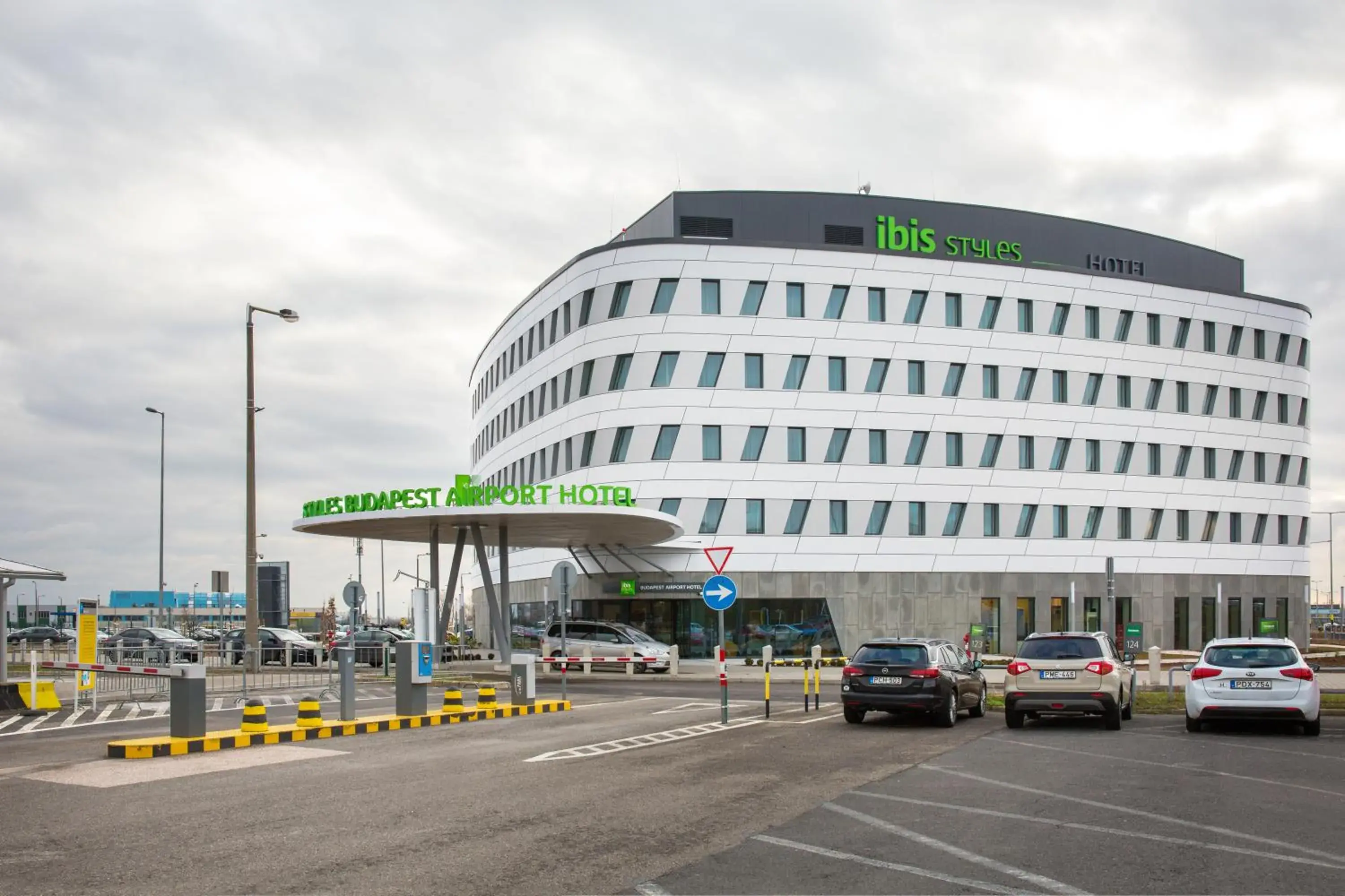 Facade/entrance in ibis Styles Budapest Airport Facade/entrance in ibis Styles Budapest Airport
