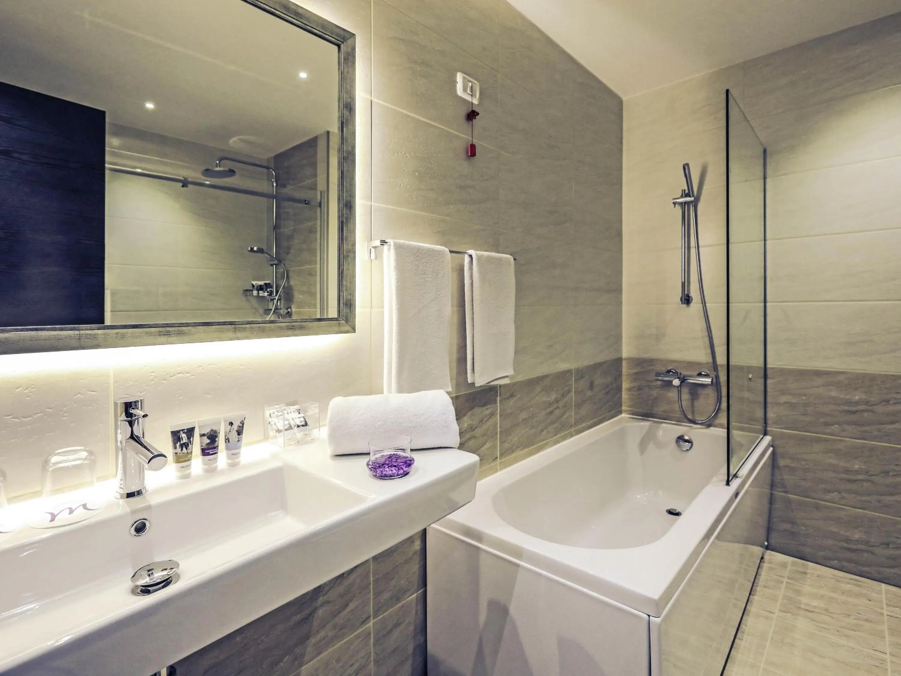 Bedroom in Mercure Tetovo