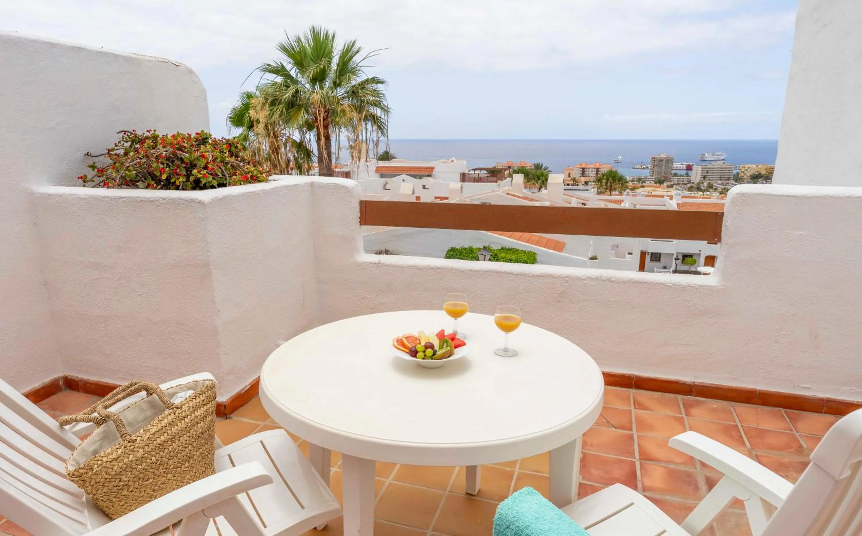 Balcony/Terrace in Ona Beverly Hills Heights