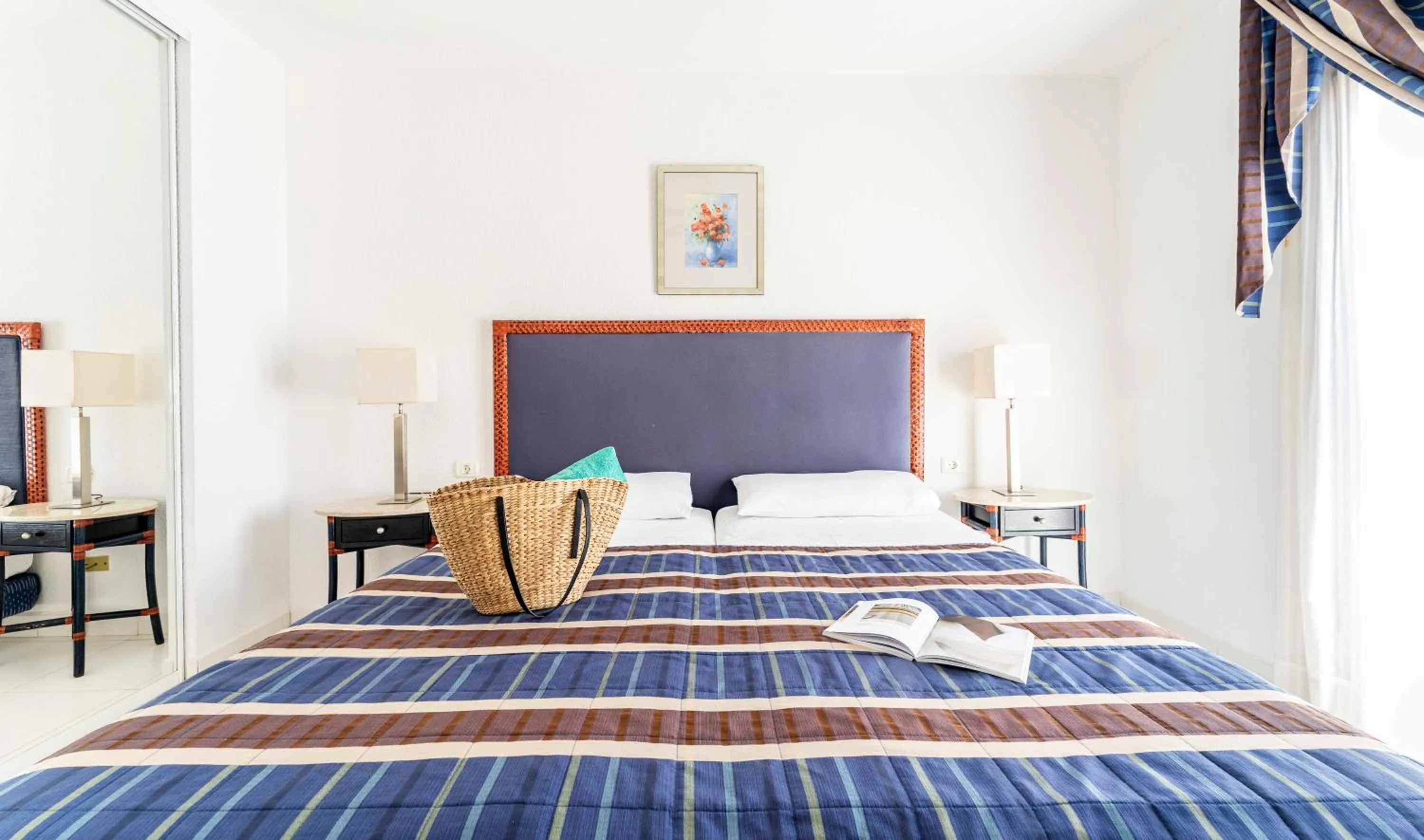 Bedroom, Bed in Ona Beverly Hills Heights