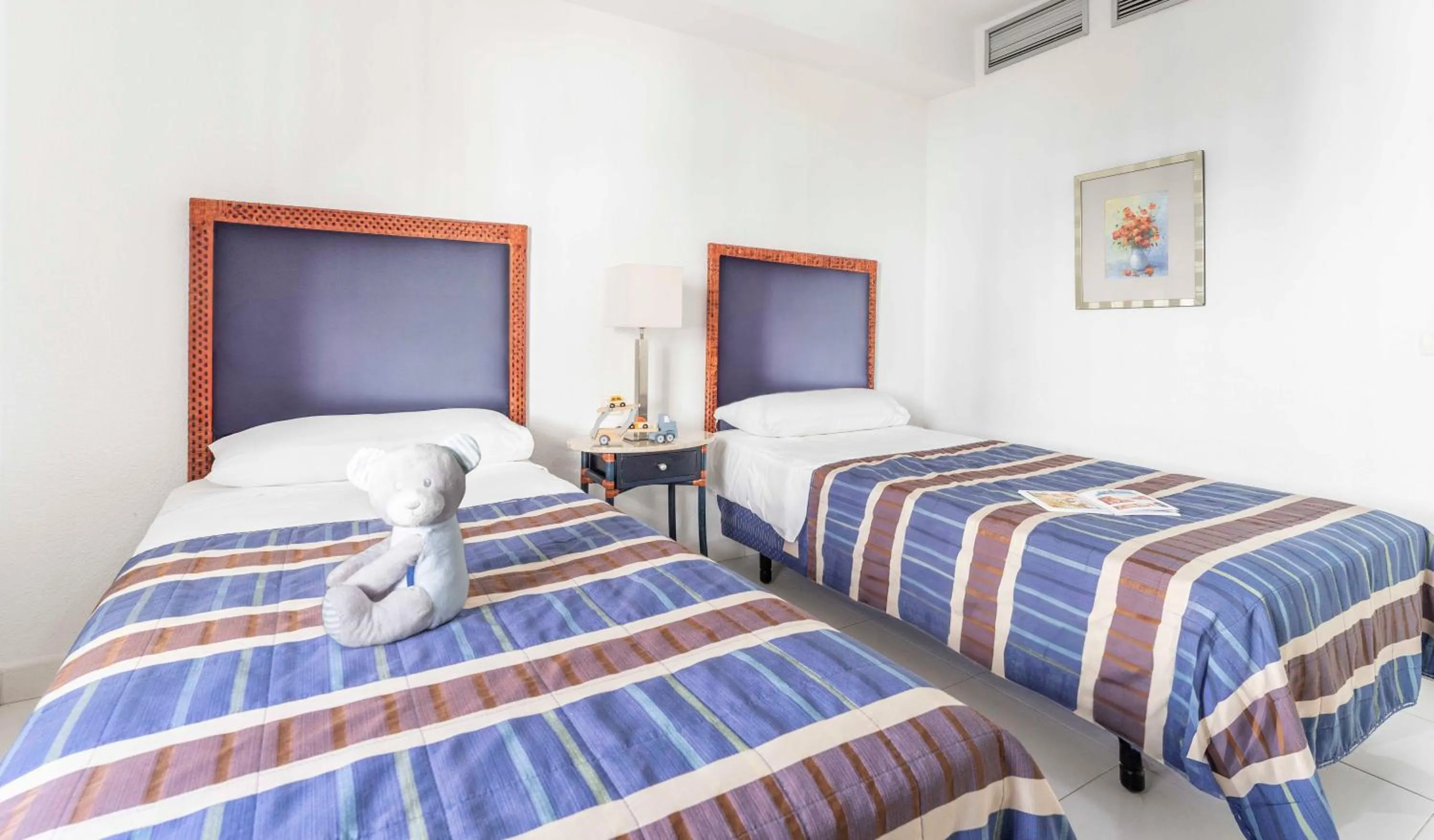 Bedroom, Bed in Ona Beverly Hills Heights