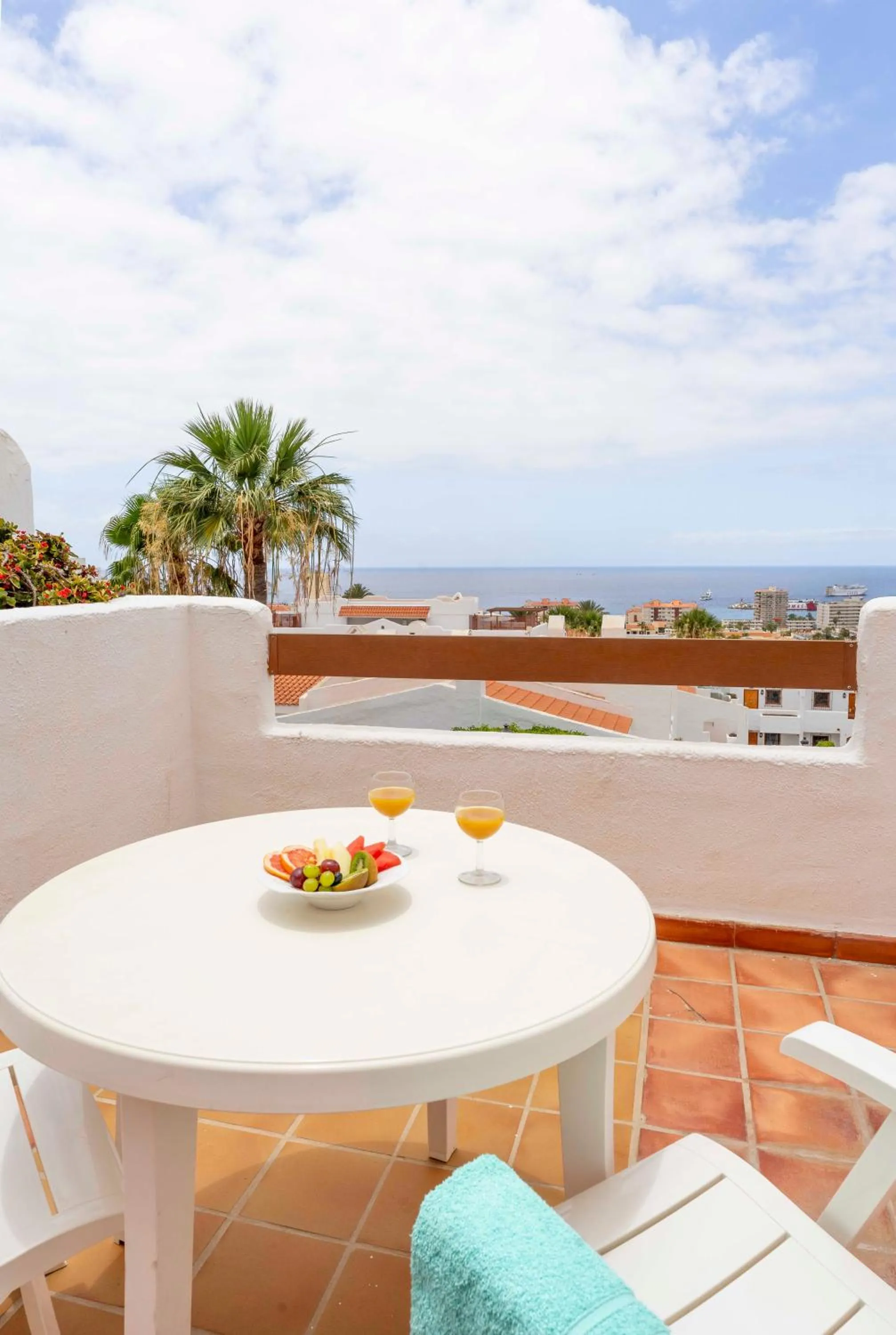 Balcony/Terrace in Ona Beverly Hills Heights