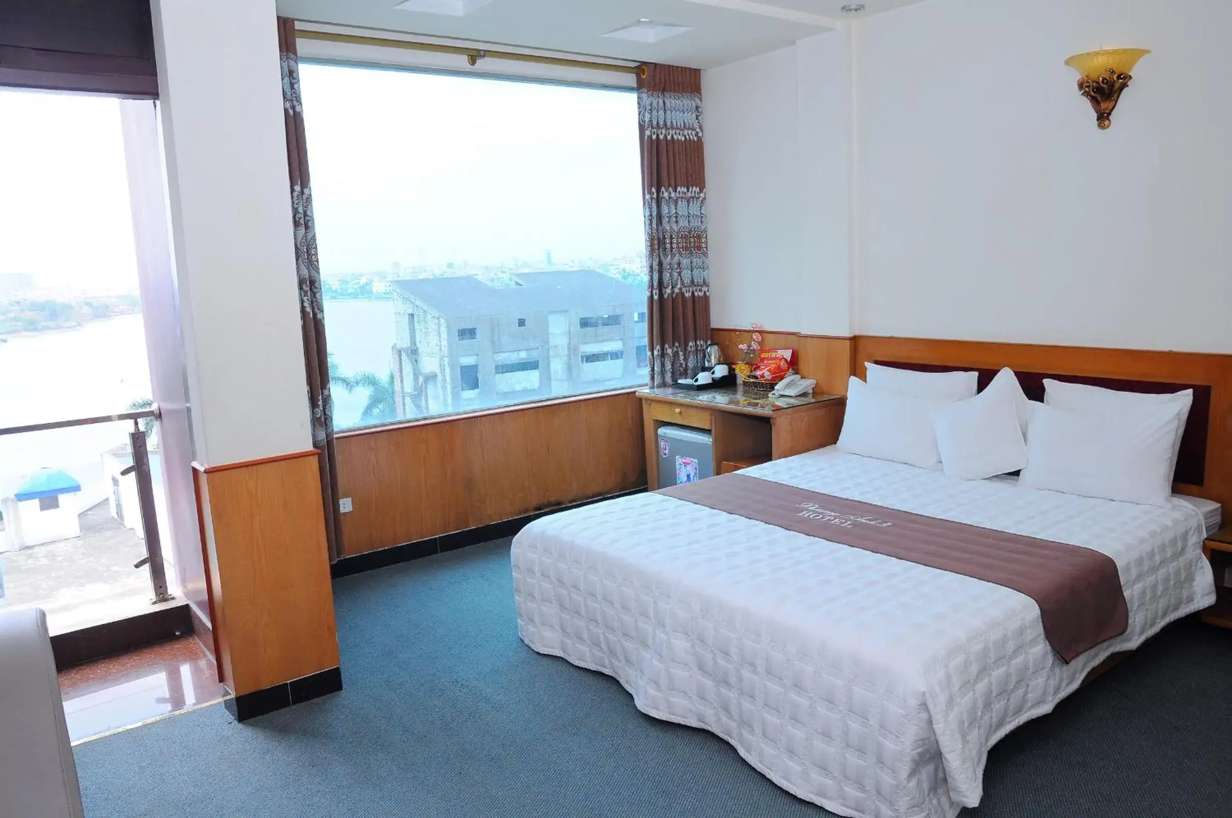 Deluxe Double Room in Phuong Anh 3 Hotel Deluxe Double Room in Phuong Anh 3 Hotel