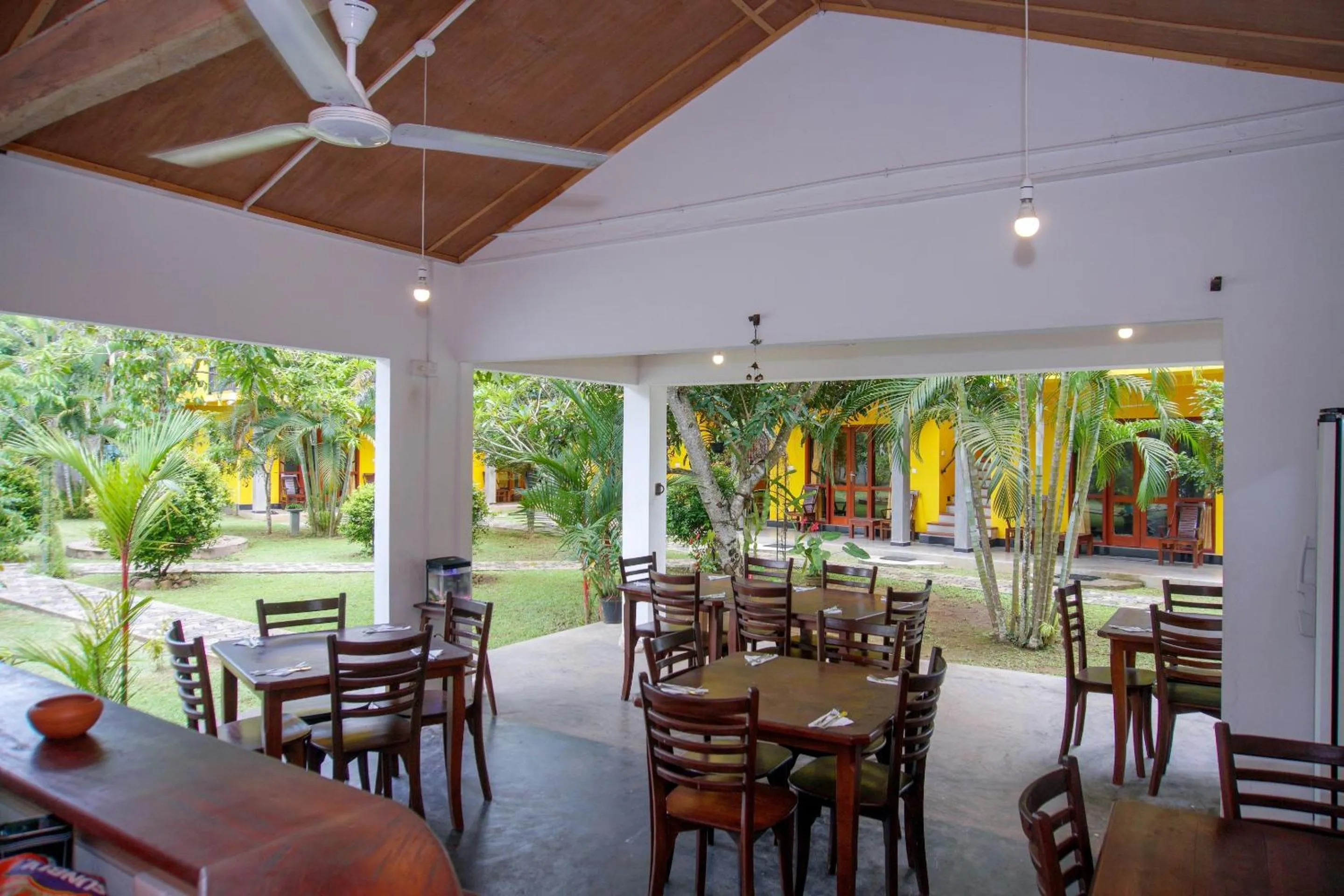 Restaurant/places to eat in Easy Living