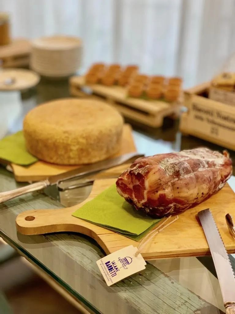 Buffet breakfast in Hotel Brescia