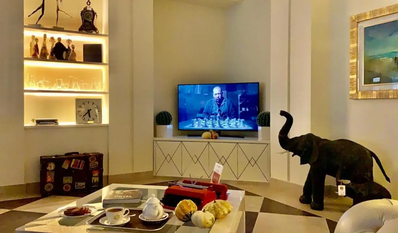 Communal lounge/ TV room in Hotel Brescia