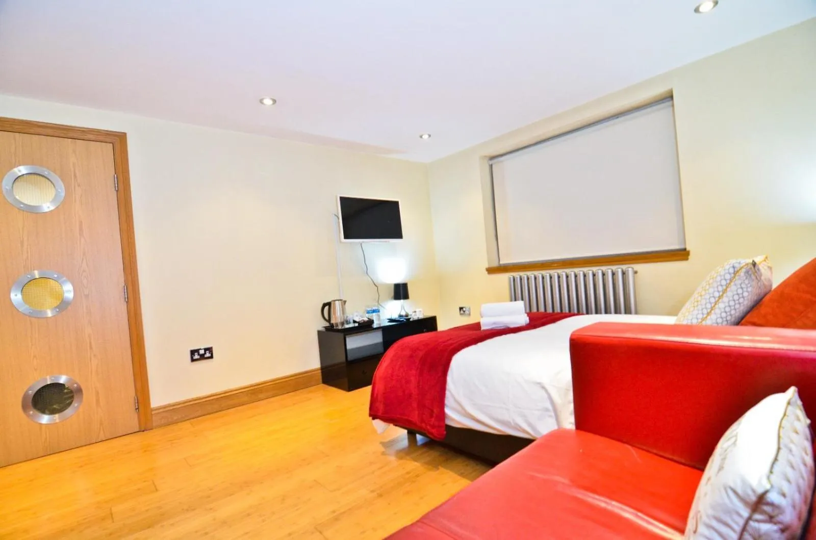 Bed in Thames View House Surrey Quays