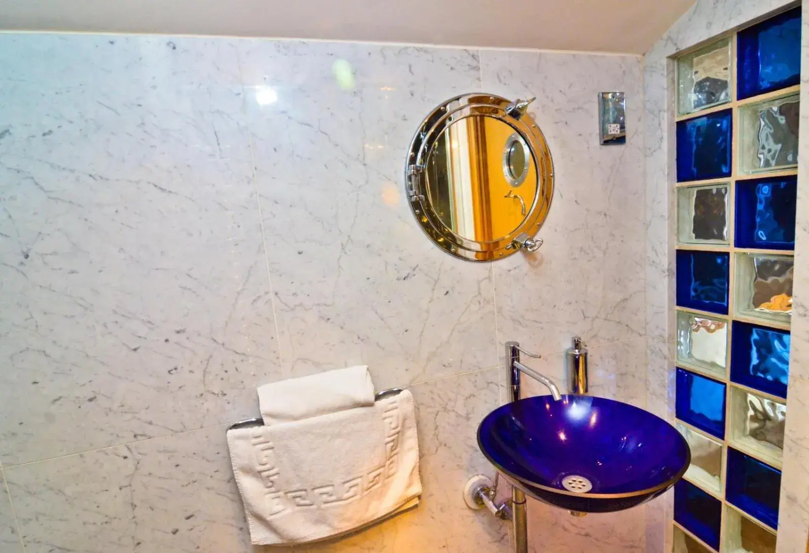 Bathroom in Thames View House Surrey Quays Bathroom in Thames View House Surrey Quays