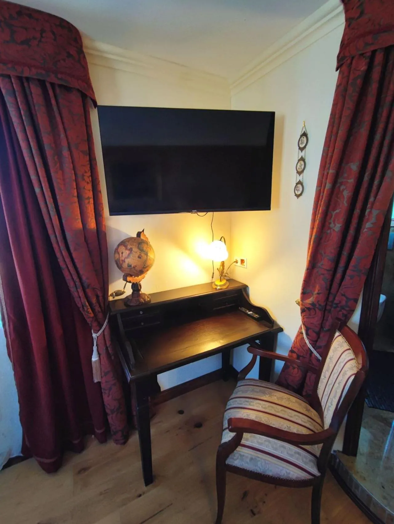 Photo of the whole room in Hotel Adler