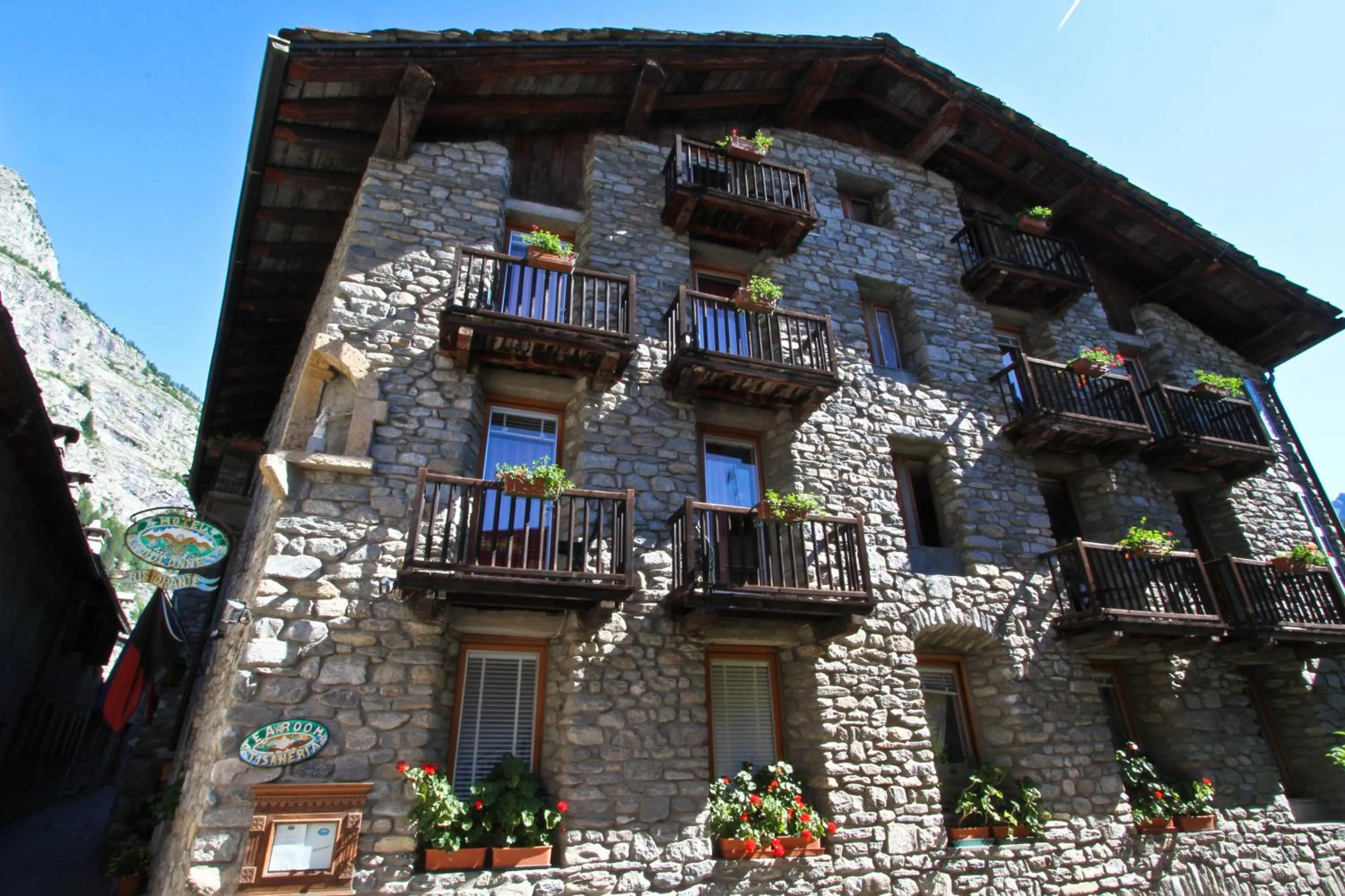 Facade/entrance in Hotel Dolonne