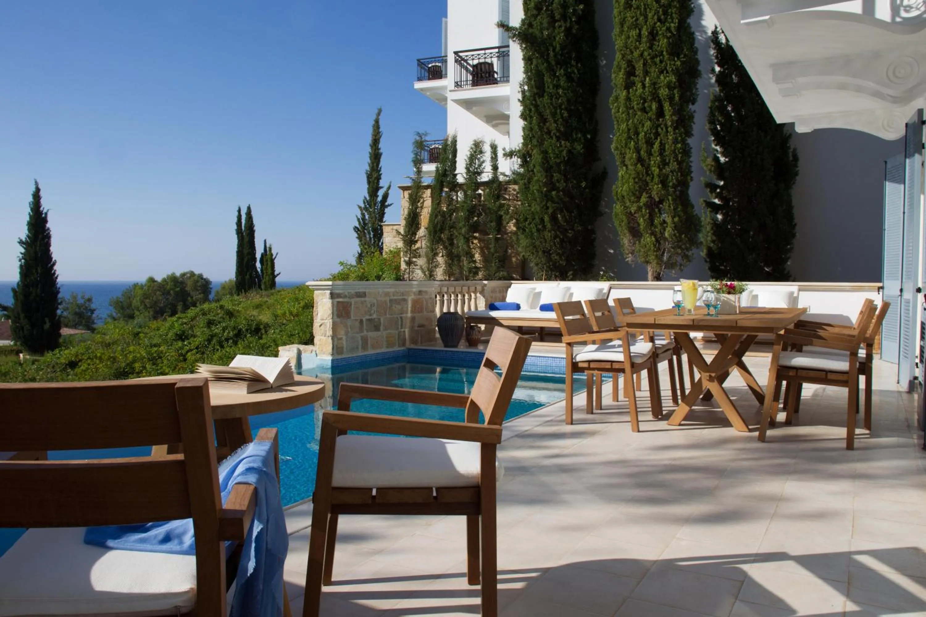 Photo of the whole room in Anassa