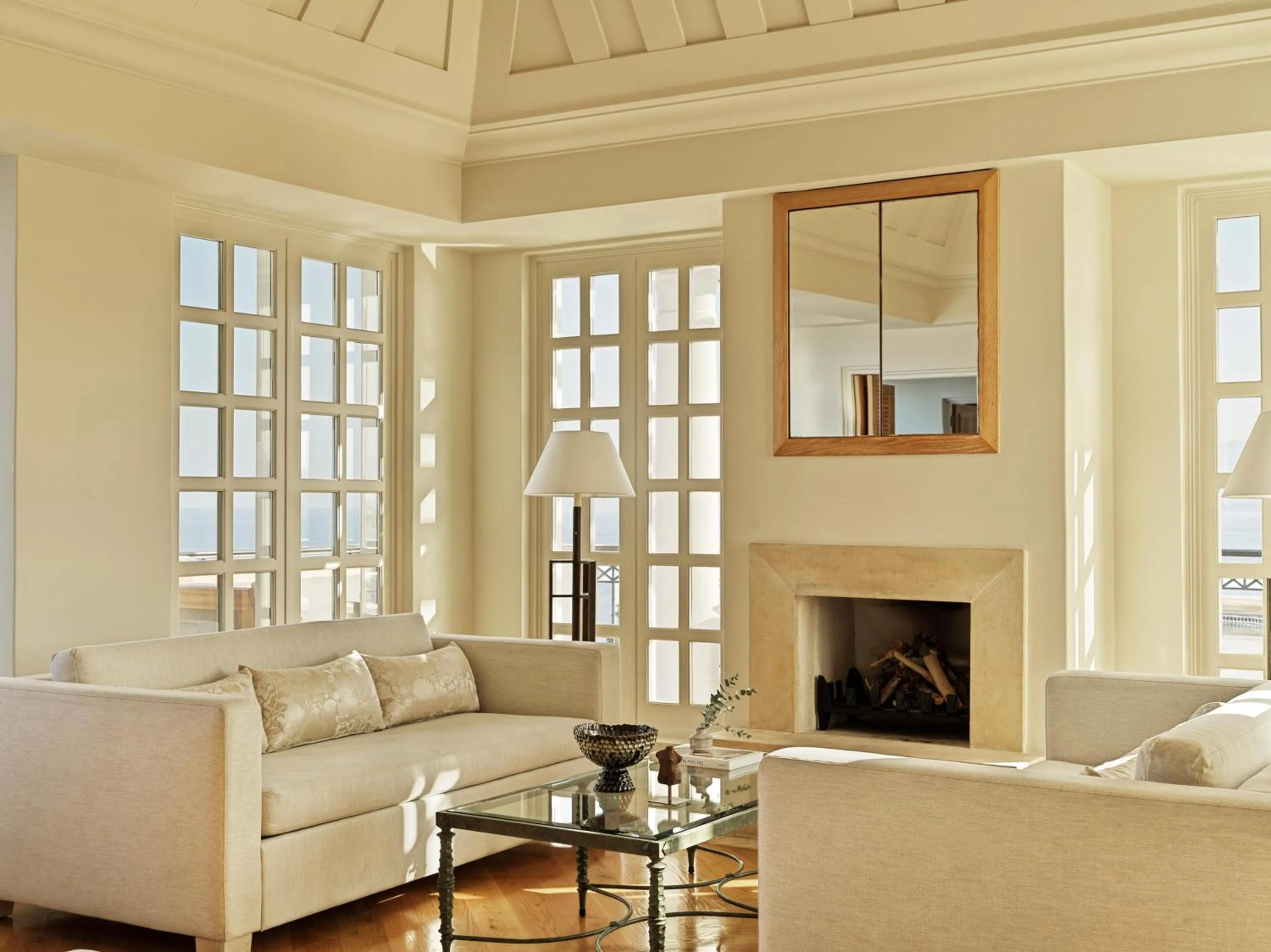 Photo of the whole room in Anassa