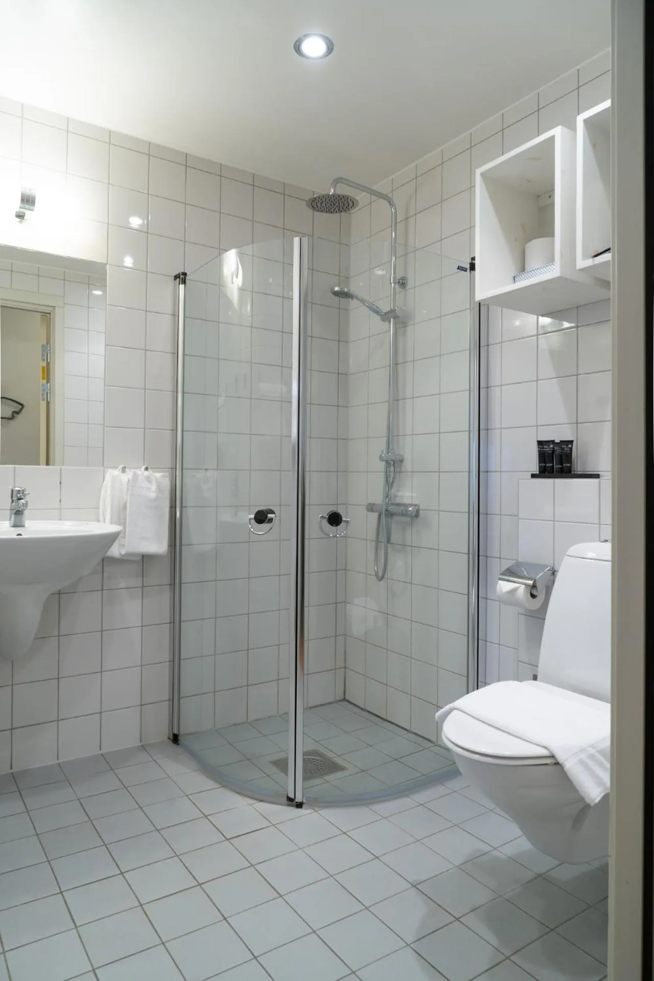 Shower in Maritim Hotell & Krog