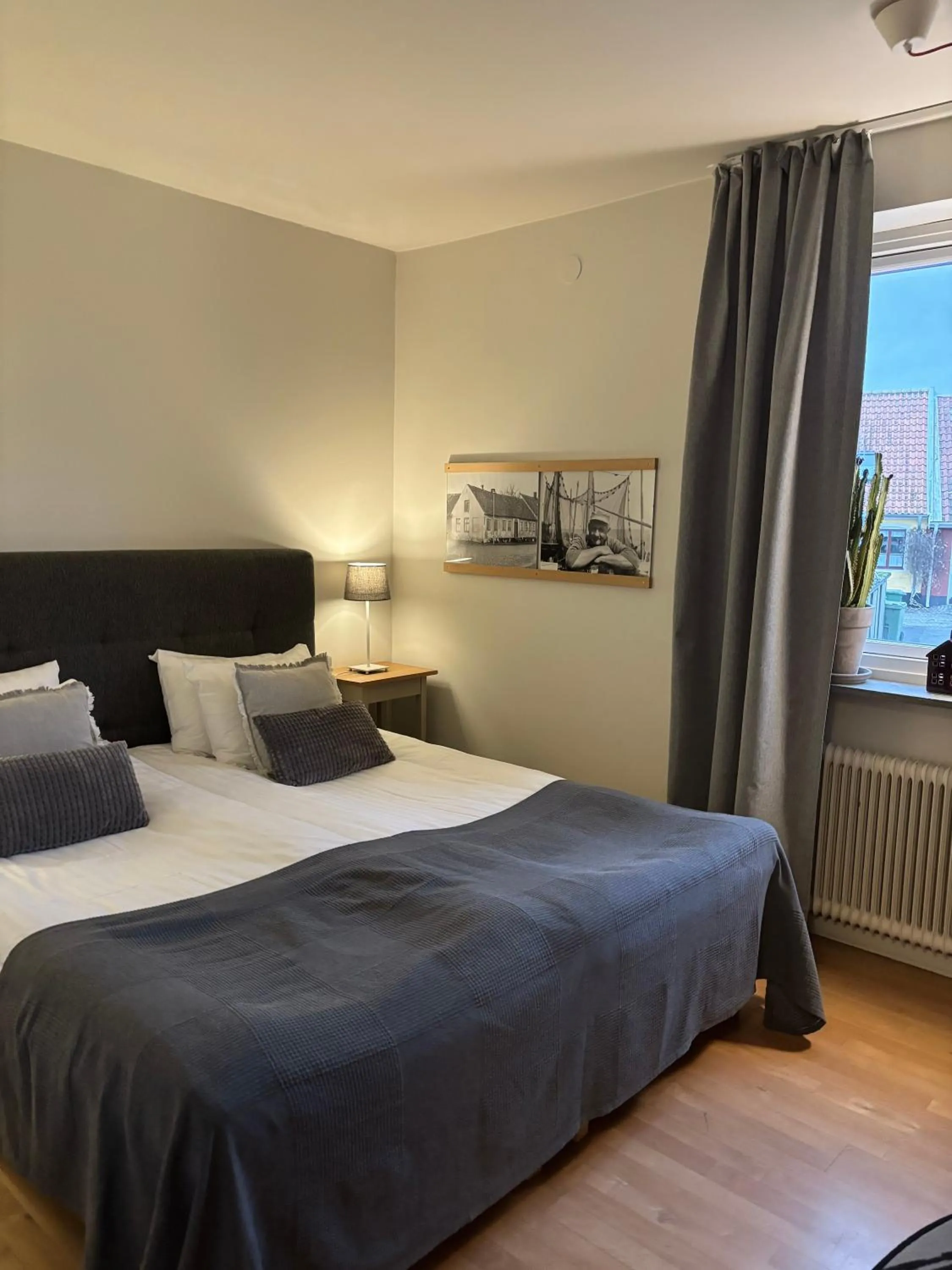 Property building, Bed in Maritim Hotell & Krog