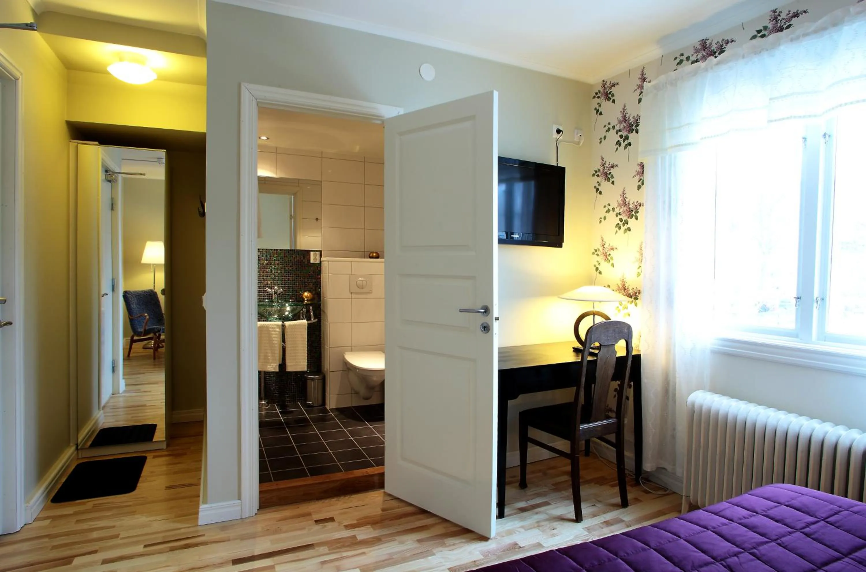 Seating area, Bed in Borgs Villahotell och B&B