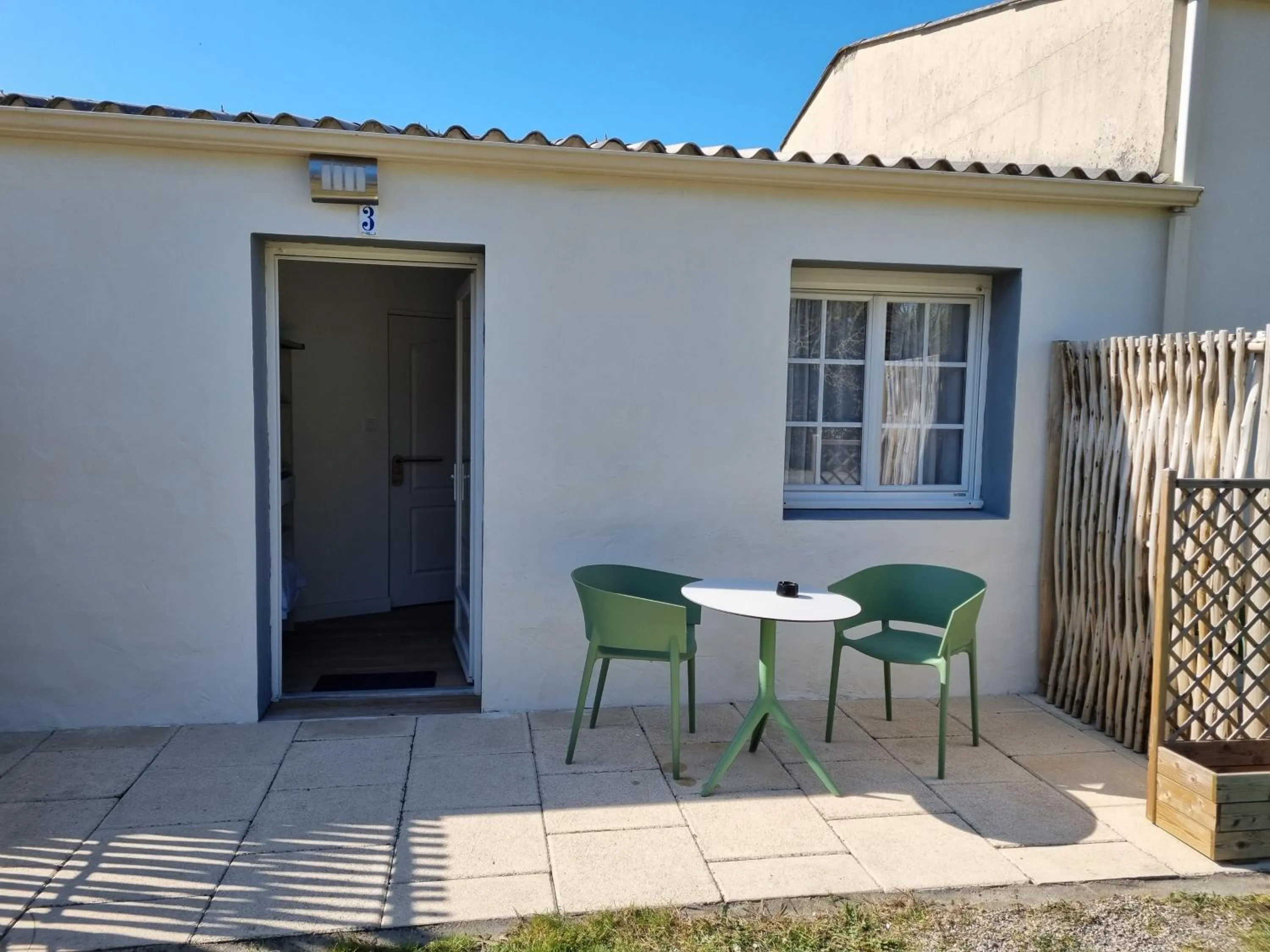Balcony/Terrace in Hotel Aux Rochers de l'Ocean