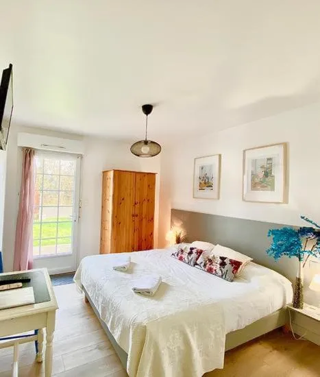 Photo of the whole room in Hotel Aux Rochers de l'Ocean