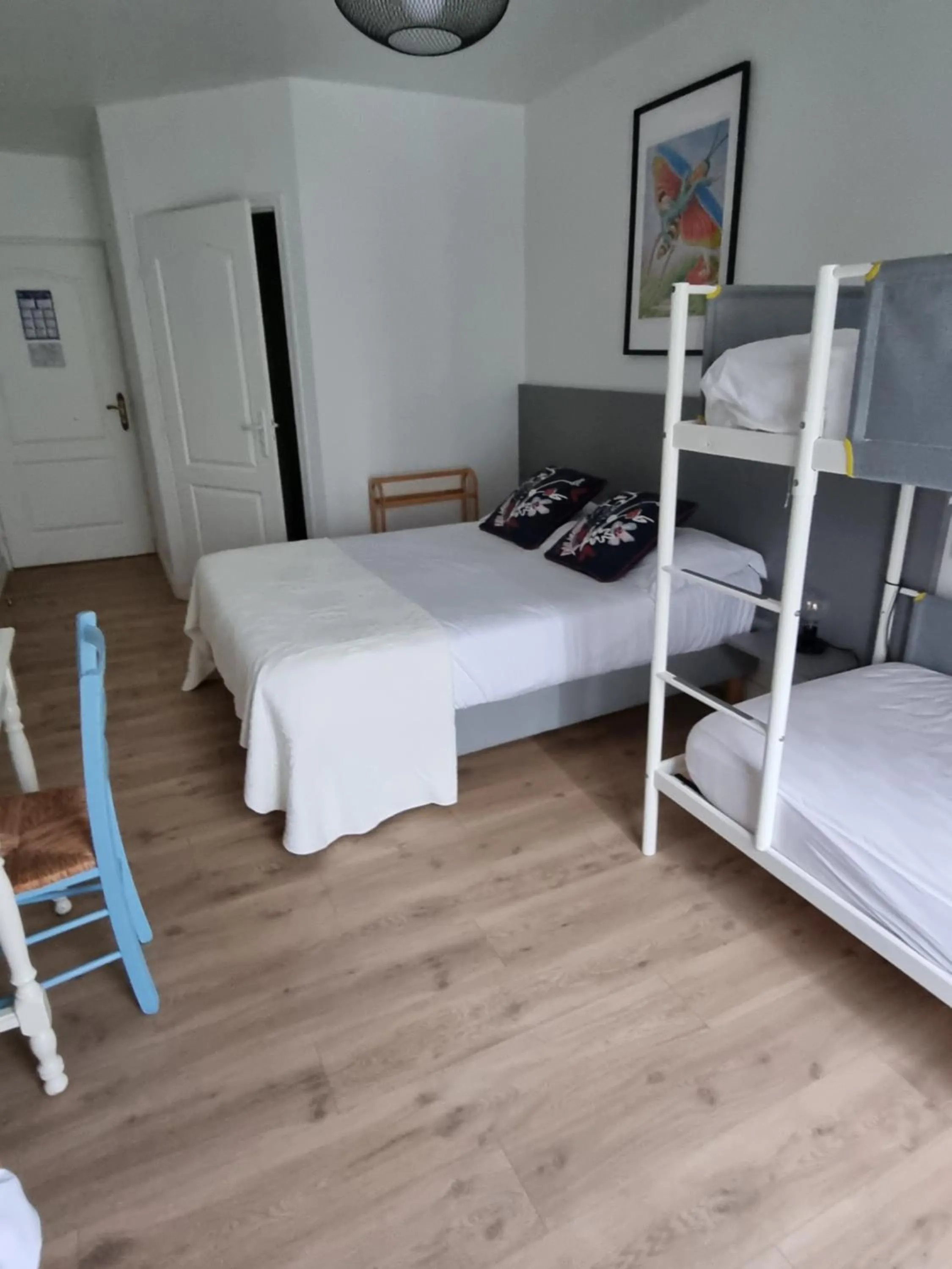 Photo of the whole room in Hotel Aux Rochers de l'Ocean