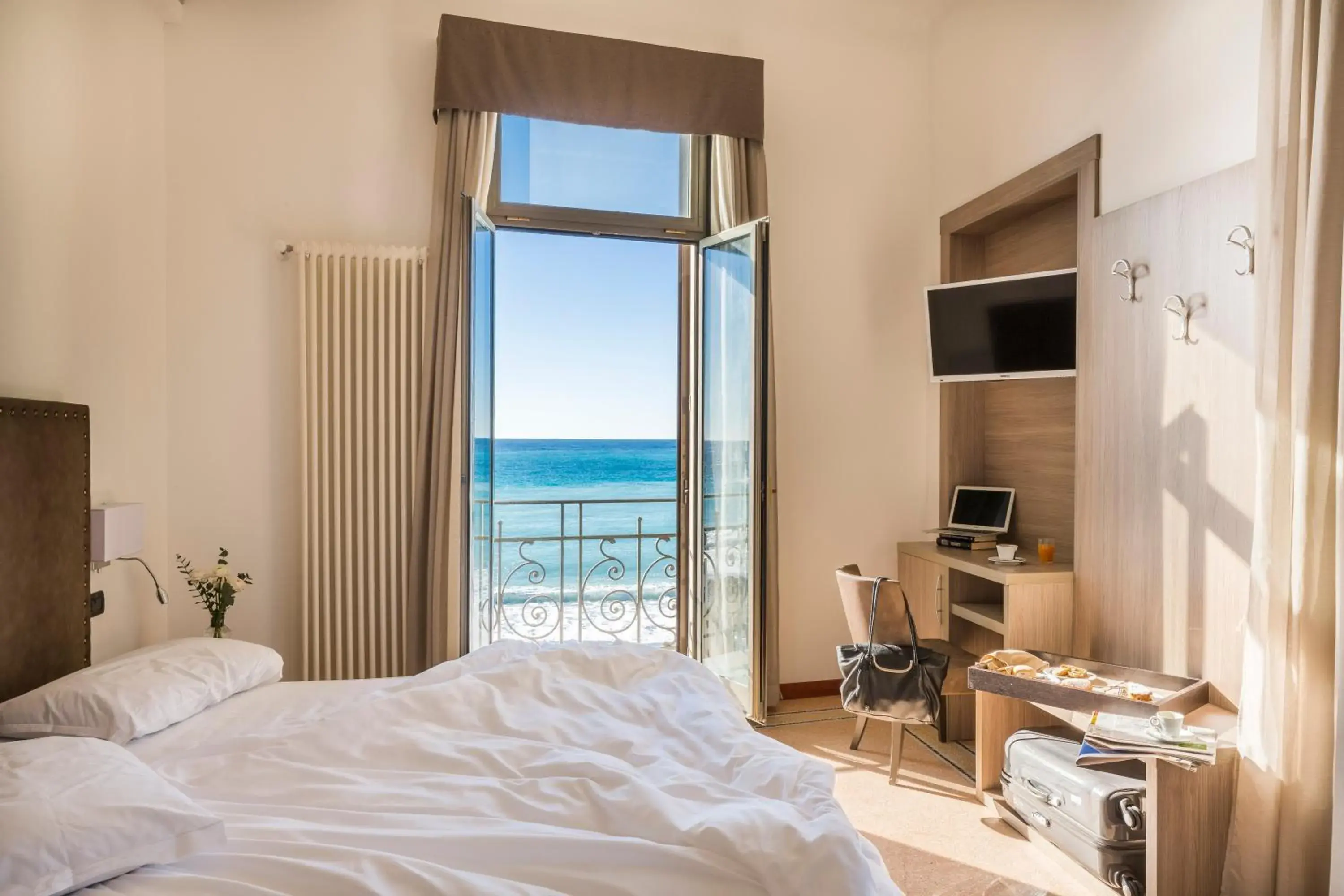 Sea view, Bed in Hotel Parigi & Spa Sea view, Bed in Hotel Parigi & Spa