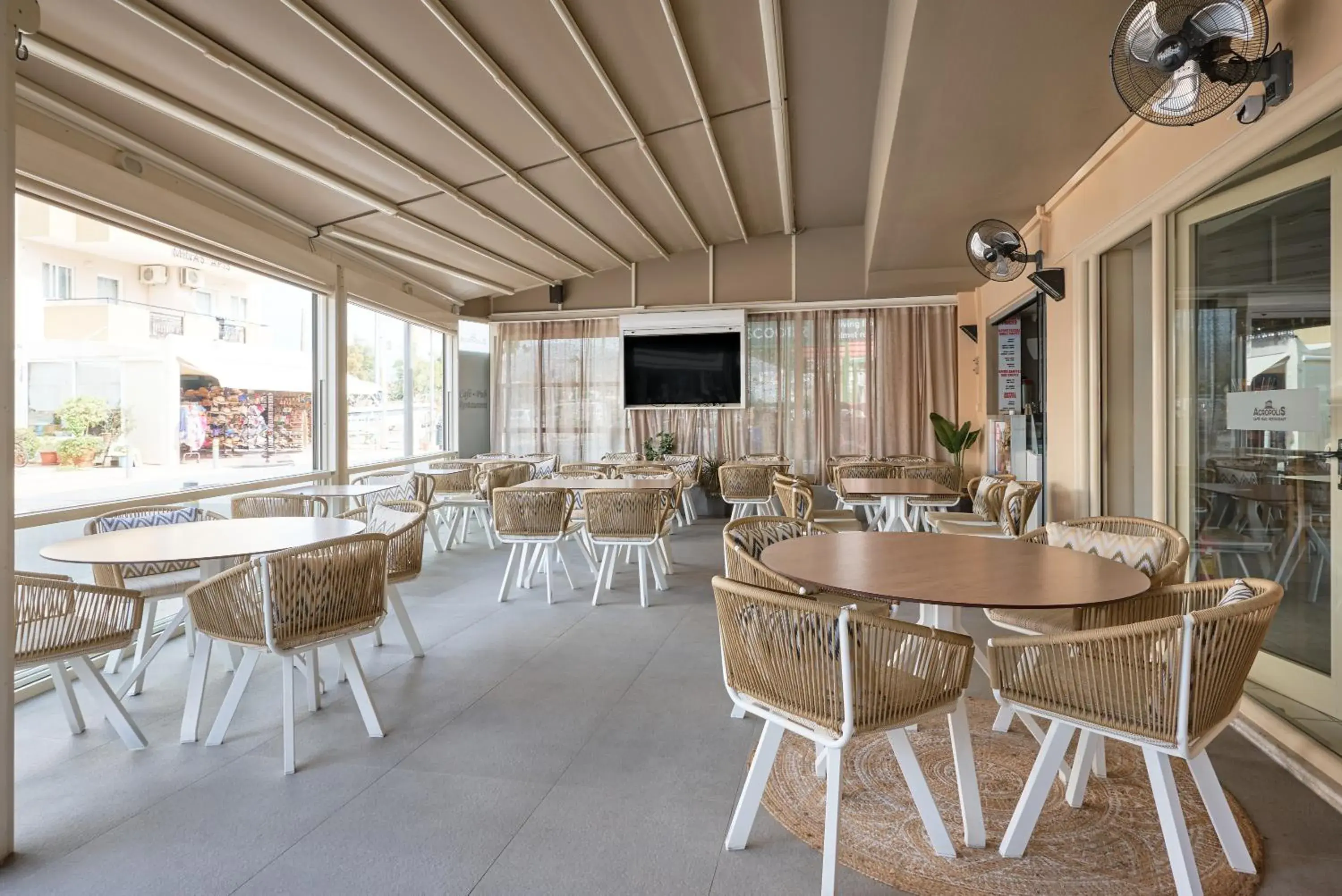 Restaurant/places to eat in Acropolis Apartments Restaurant/places to eat in Acropolis Apartments