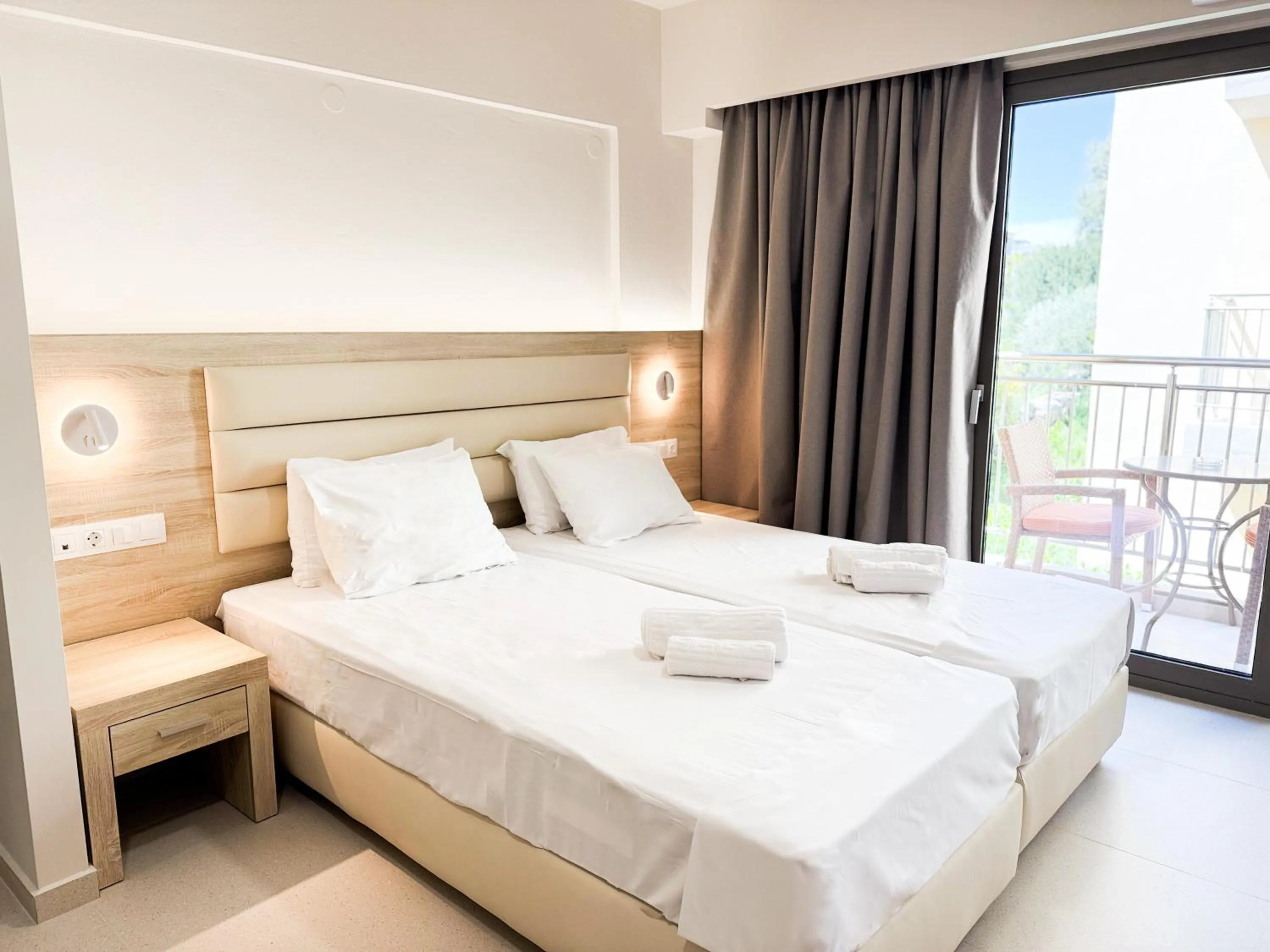 Acropolis Apartments