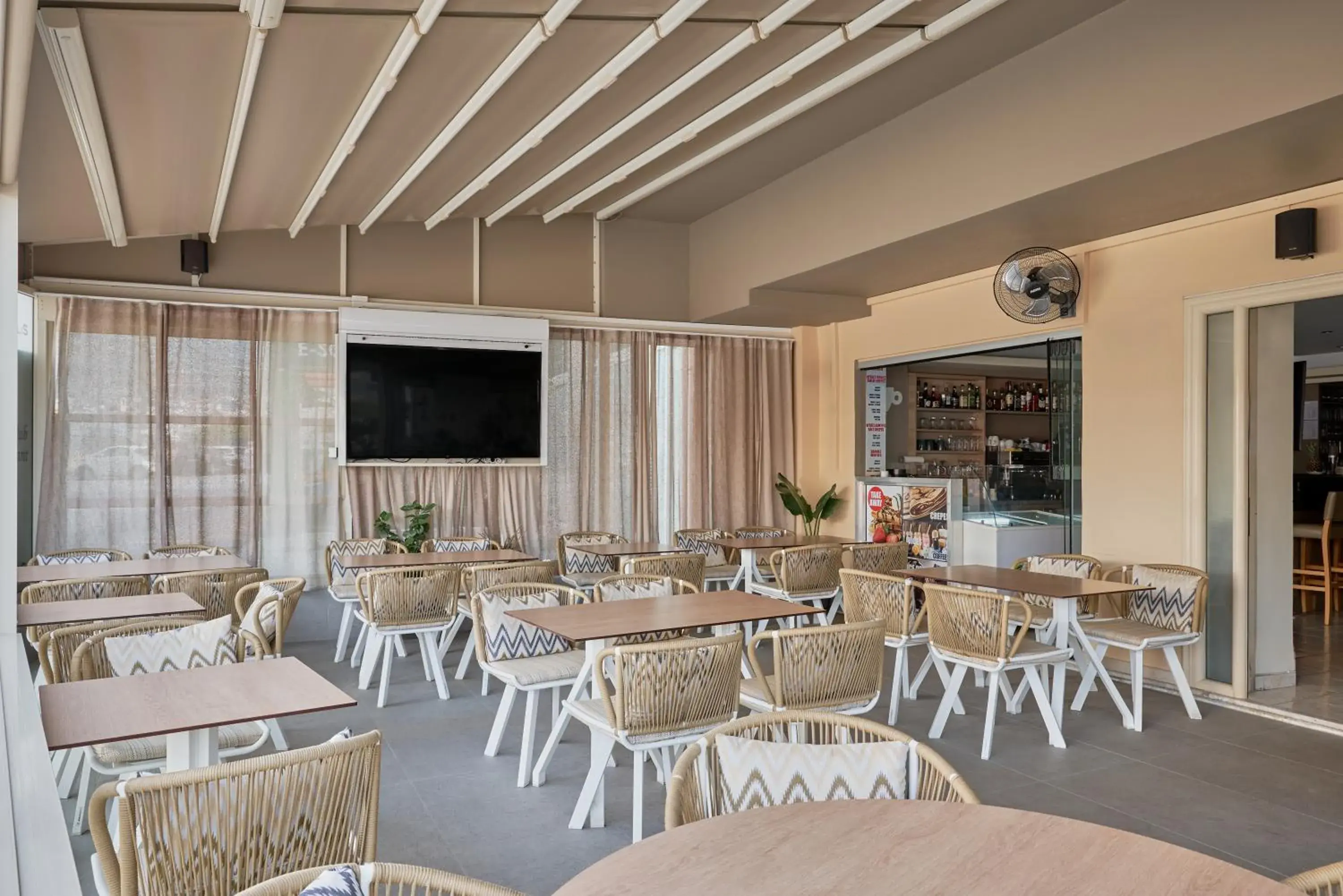 Restaurant/places to eat in Acropolis Apartments Restaurant/places to eat in Acropolis Apartments