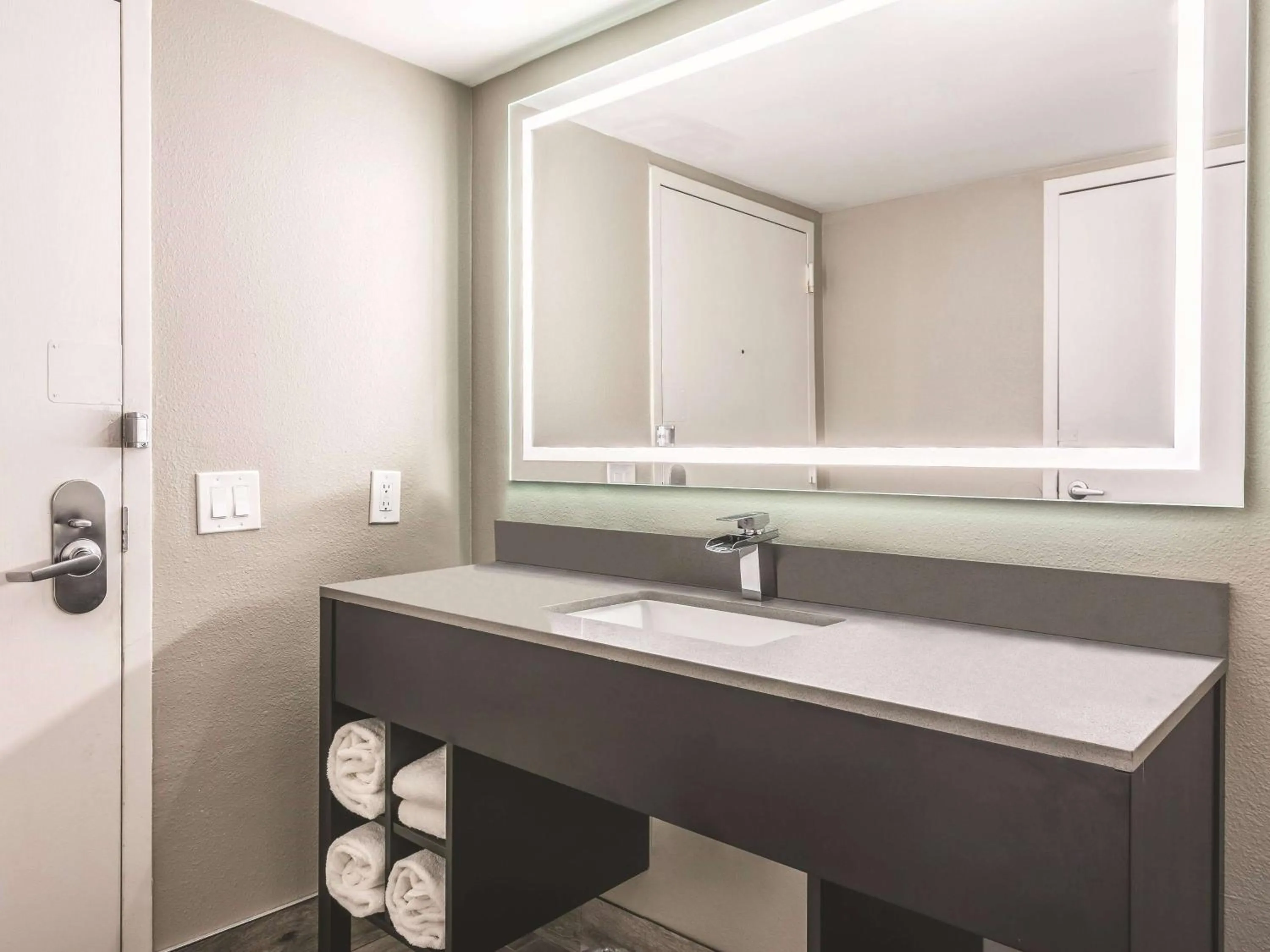 Photo of the whole room in La Quinta Inn by Wyndham Jupiter