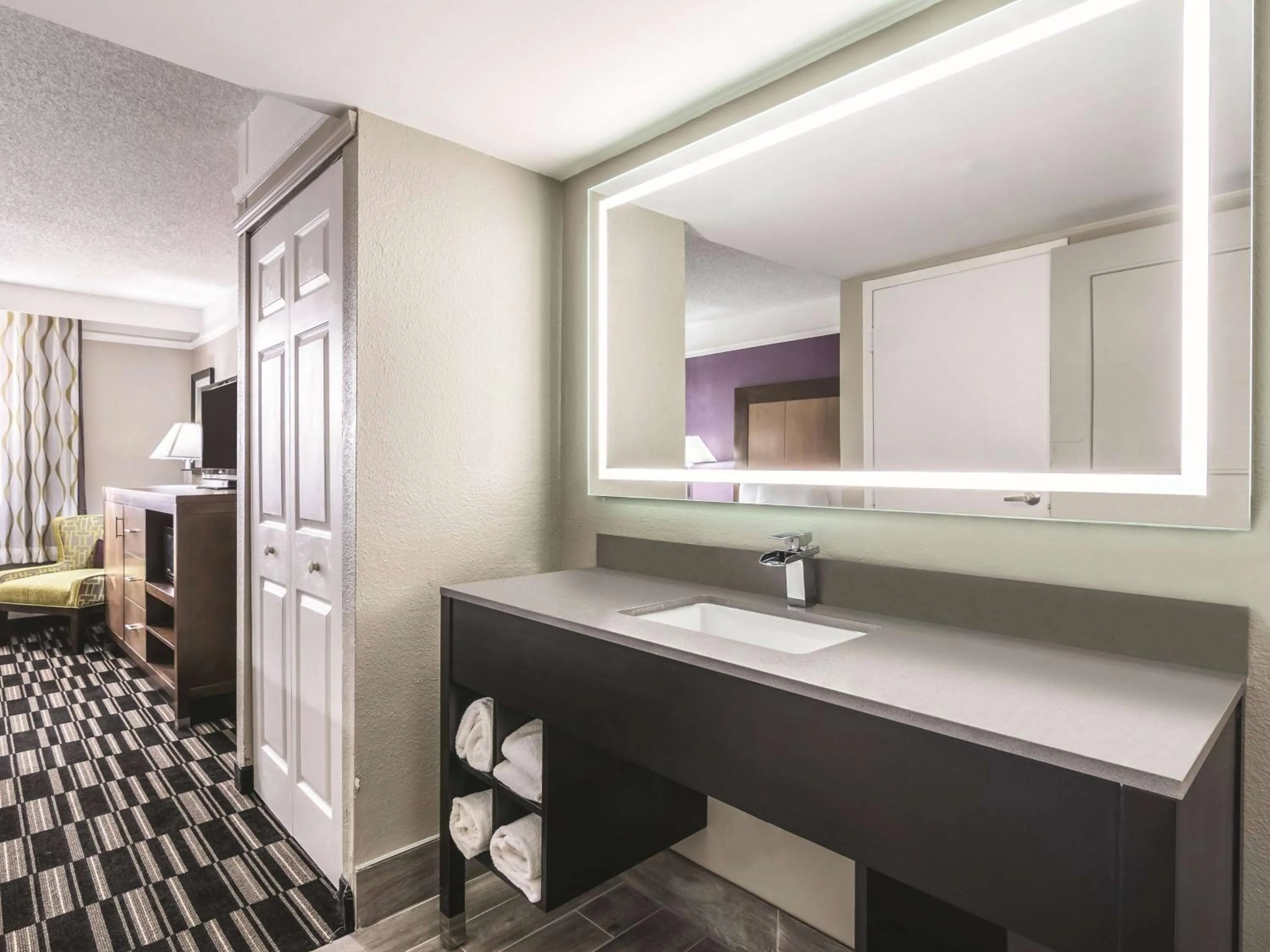 TV and multimedia, Bed in La Quinta Inn by Wyndham Jupiter