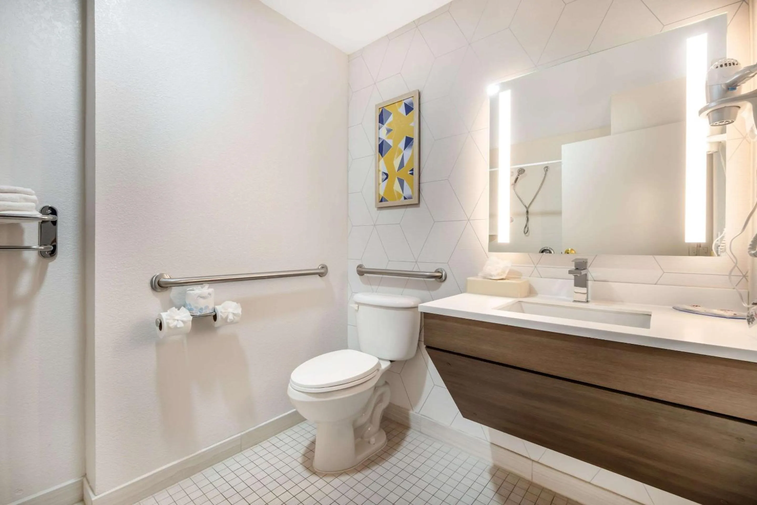 Bedroom in Comfort Suites Louisville Airport