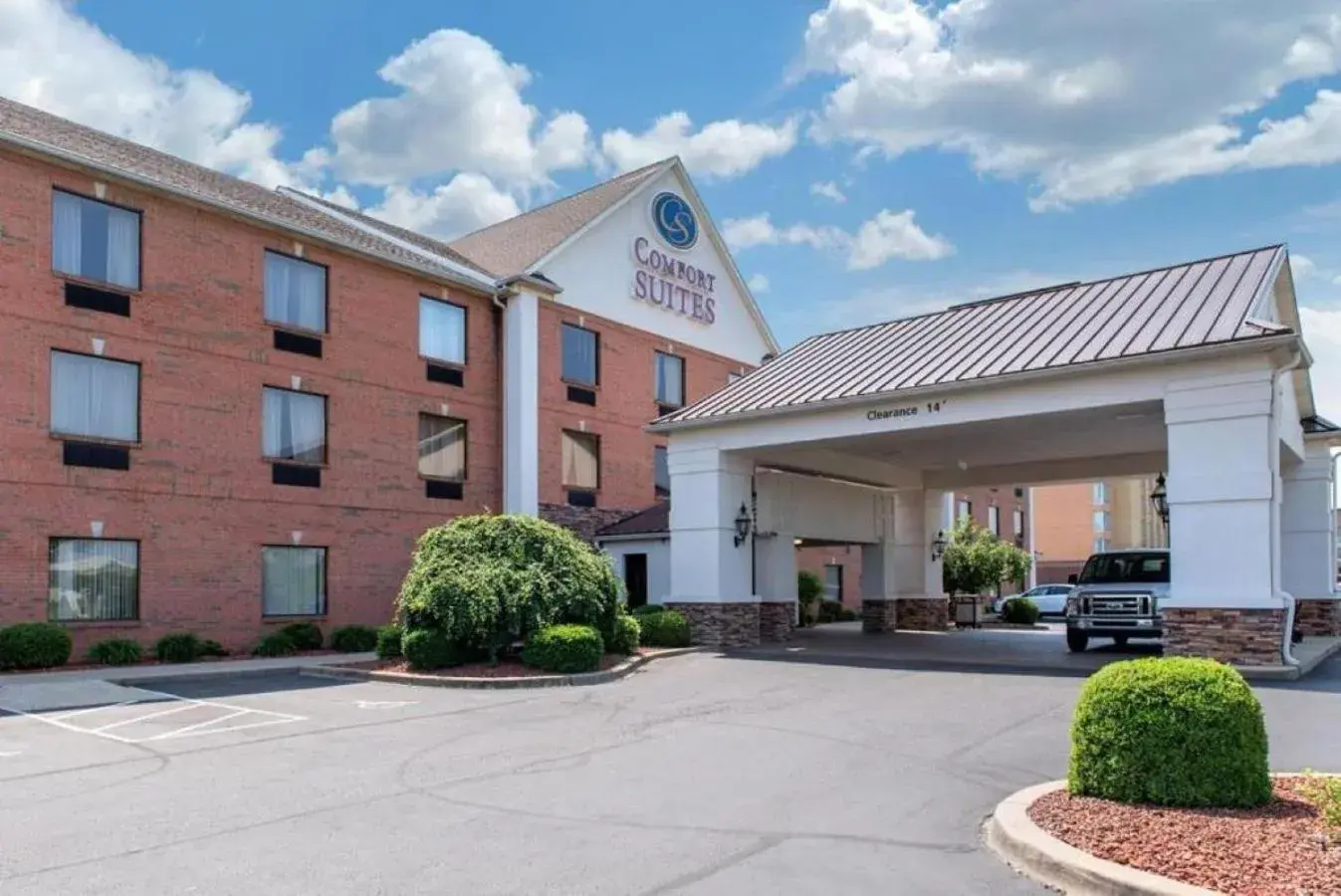 Property building in Comfort Suites Louisville Airport Property building in Comfort Suites Louisville Airport