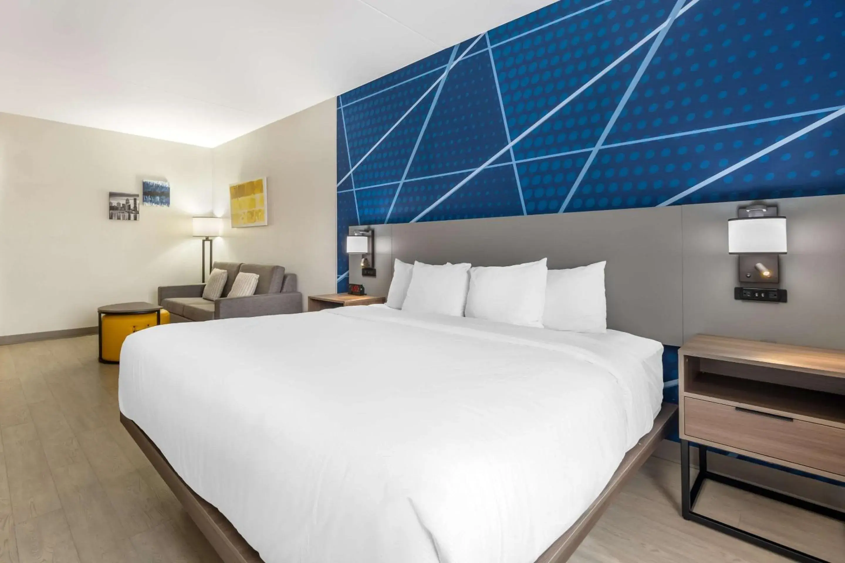 Bedroom, Bed in Comfort Suites Louisville Airport Bedroom, Bed in Comfort Suites Louisville Airport