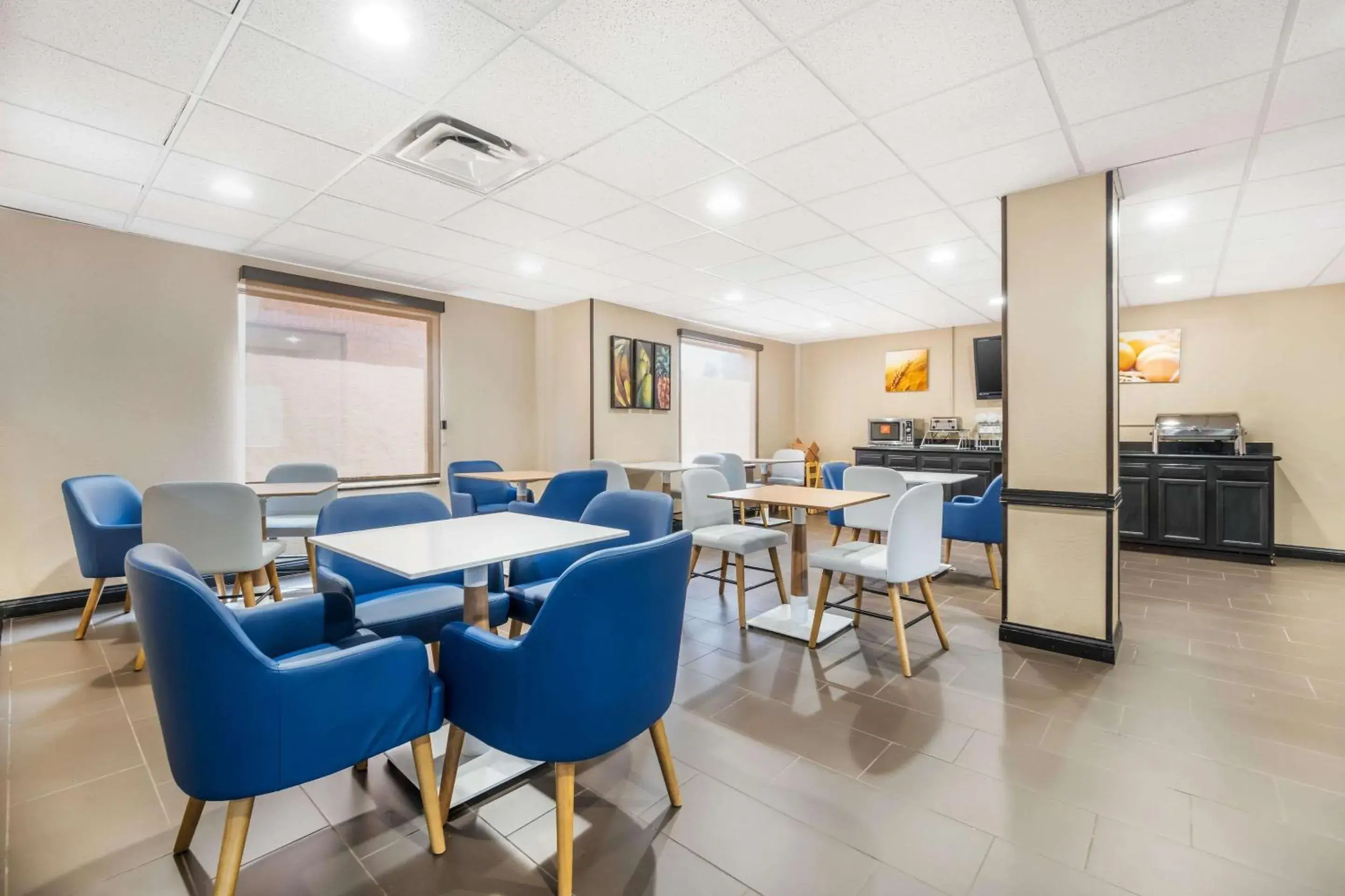 Breakfast in Comfort Suites Louisville Airport Breakfast in Comfort Suites Louisville Airport