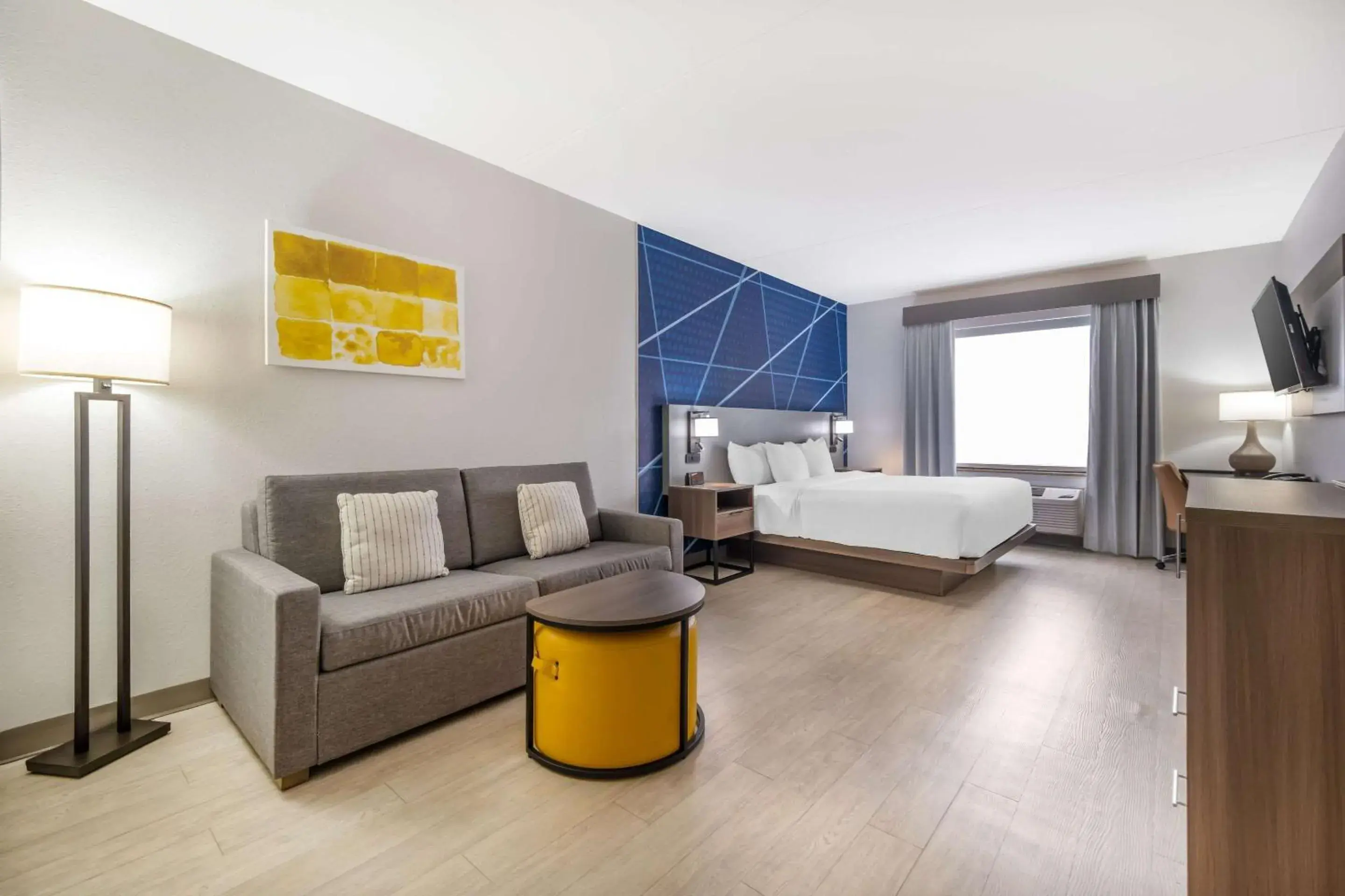 Bedroom, Bed in Comfort Suites Louisville Airport Bedroom, Bed in Comfort Suites Louisville Airport