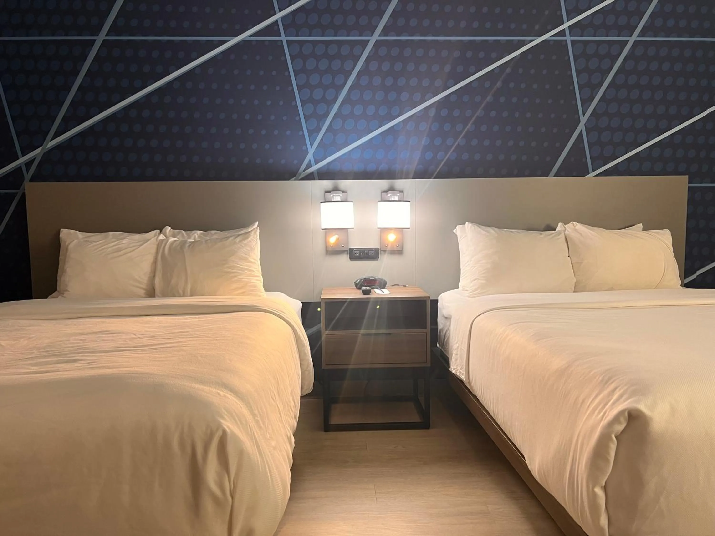 Bed in Comfort Suites Louisville Airport