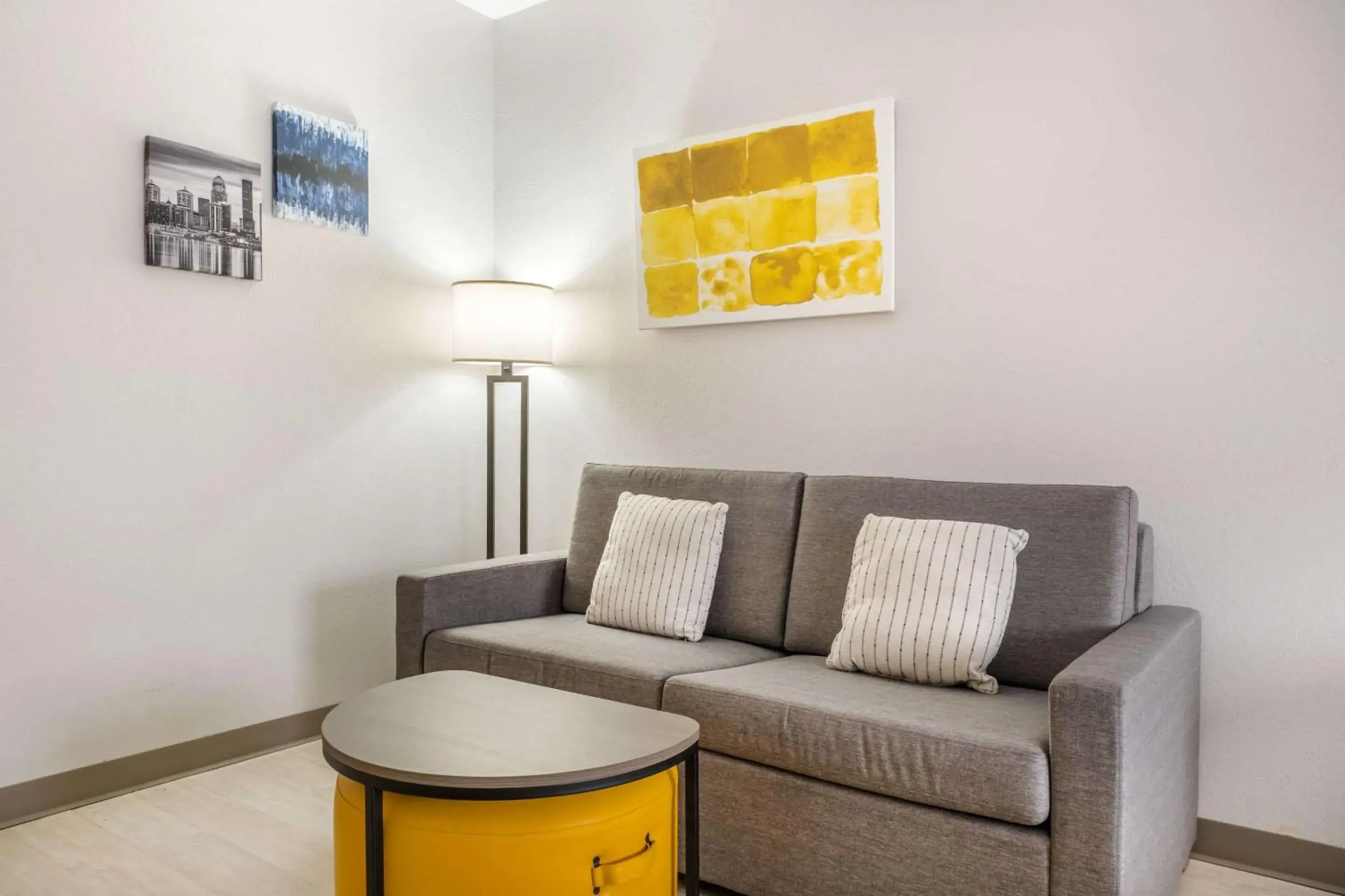 Bedroom in Comfort Suites Louisville Airport Bedroom in Comfort Suites Louisville Airport