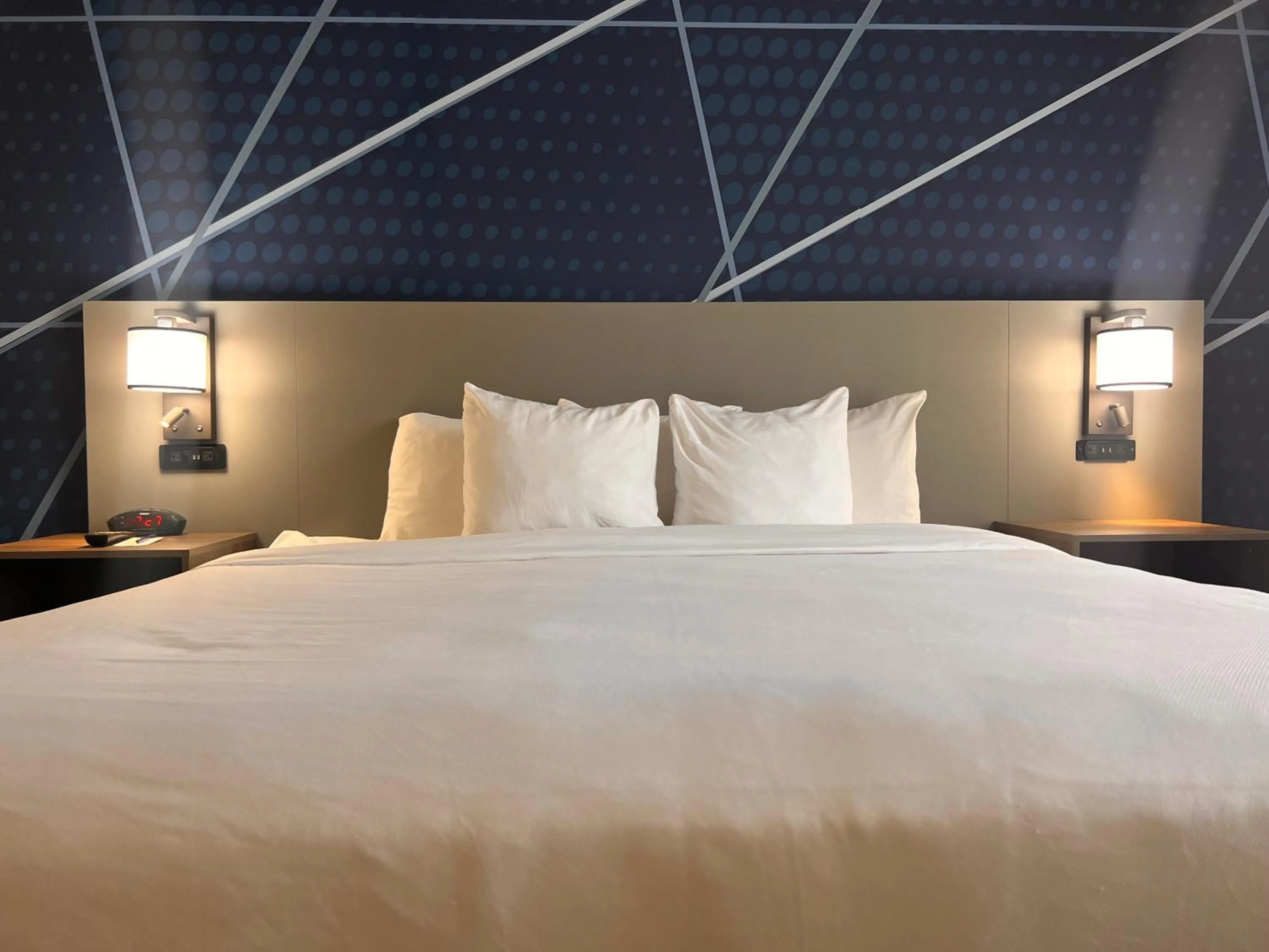 Bed in Comfort Suites Louisville Airport