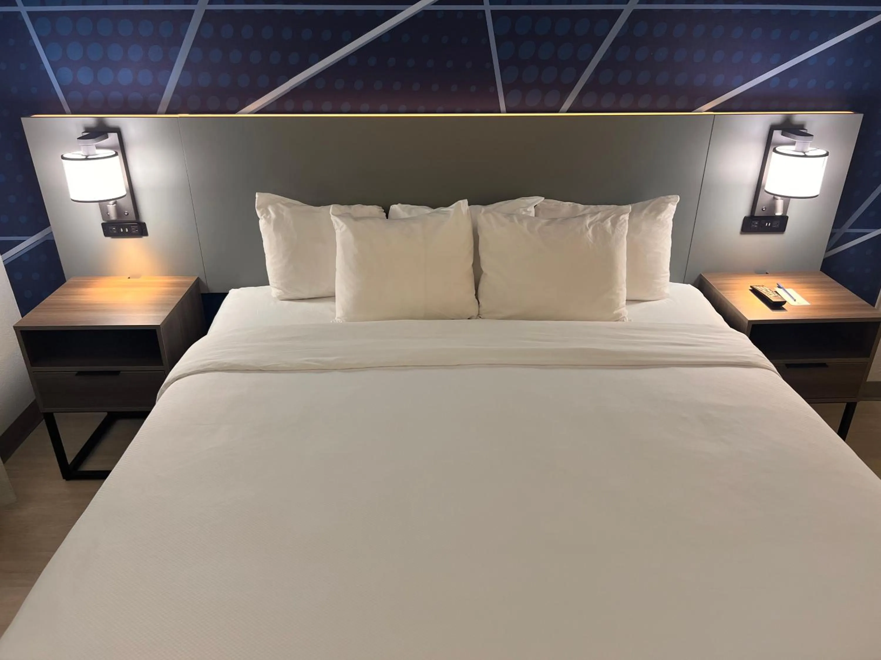 Bed in Comfort Suites Louisville Airport