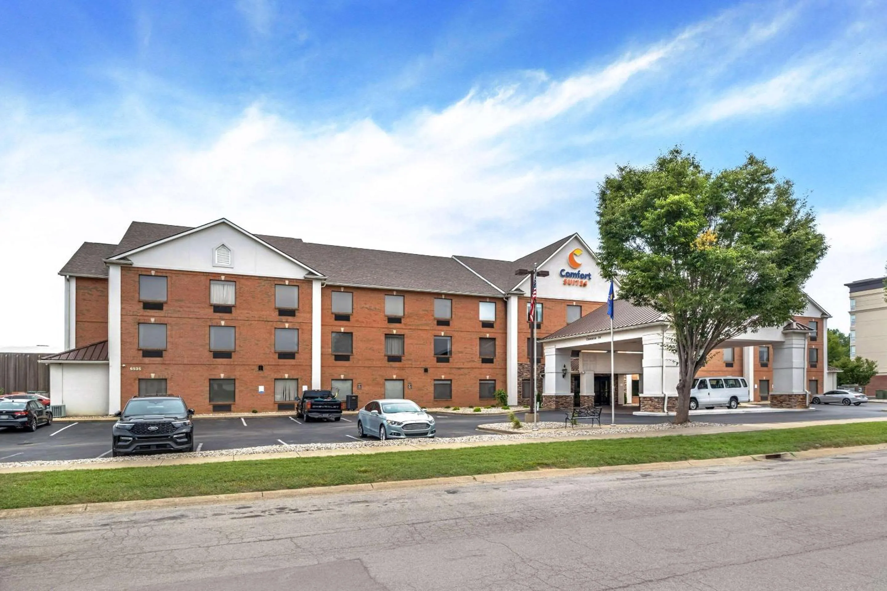 Property building in Comfort Suites Louisville Airport