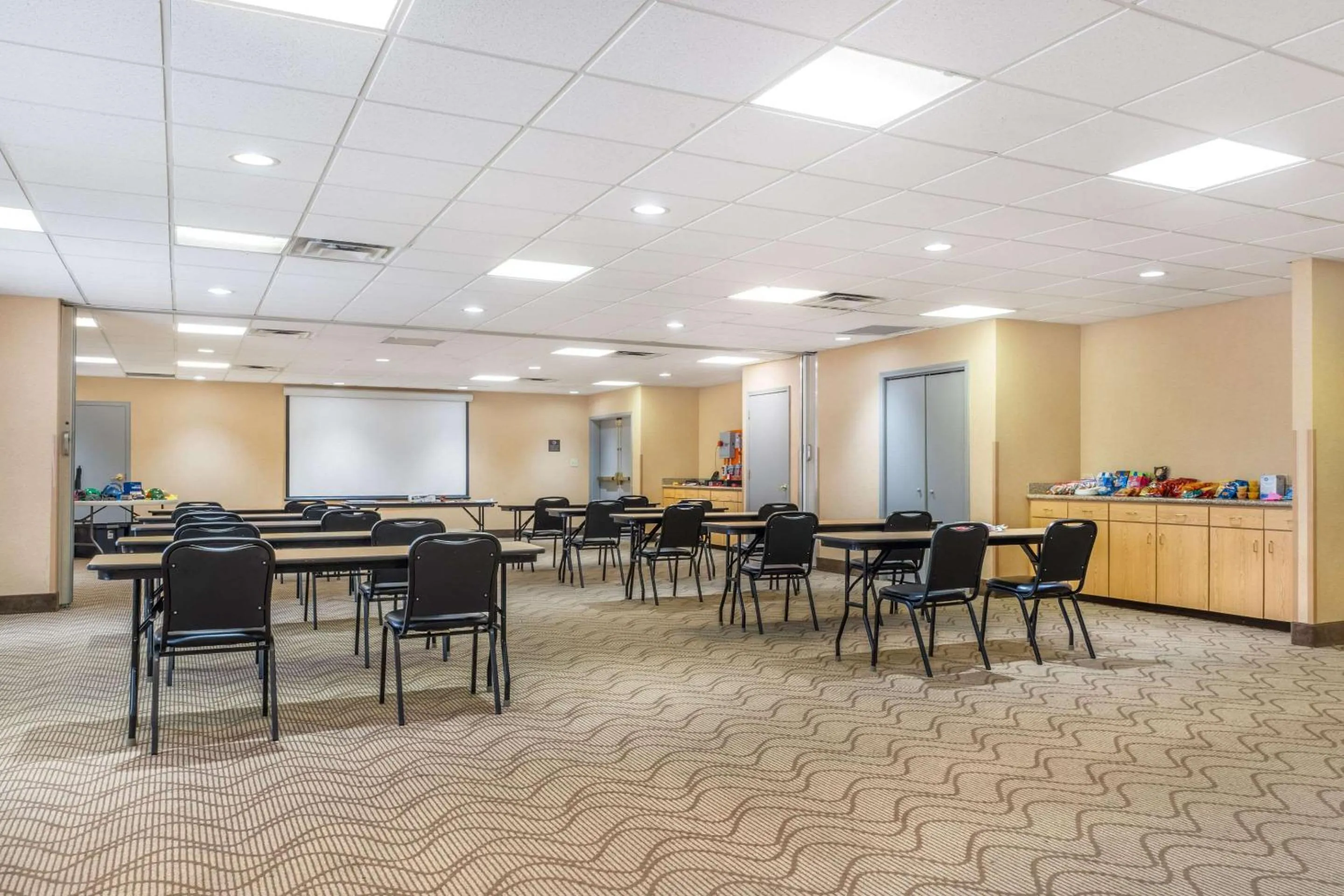 Meeting/conference room in Comfort Suites Louisville Airport