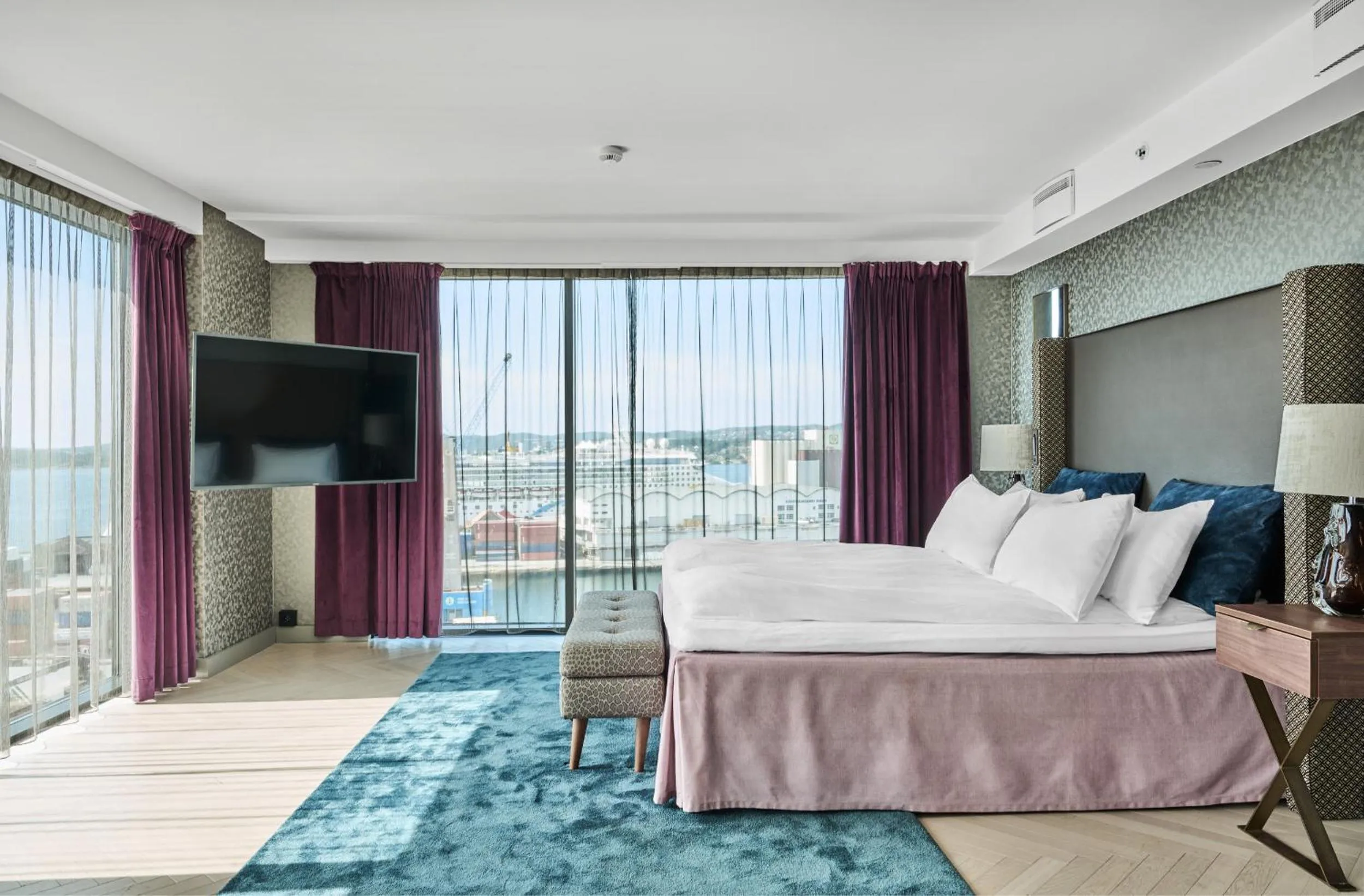 Bed in Radisson Blu Caledonien Hotel, Kristiansand