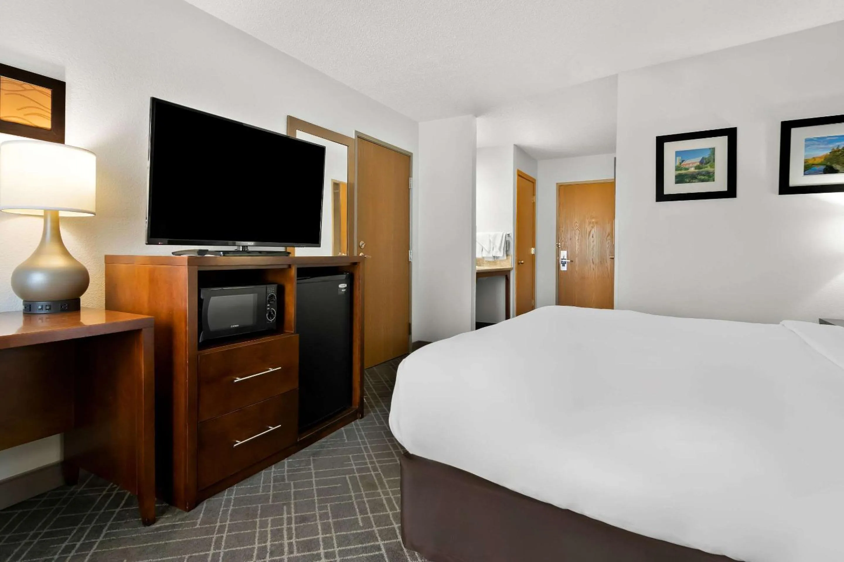 Bedroom, Bed in Comfort Inn Joliet West I-80