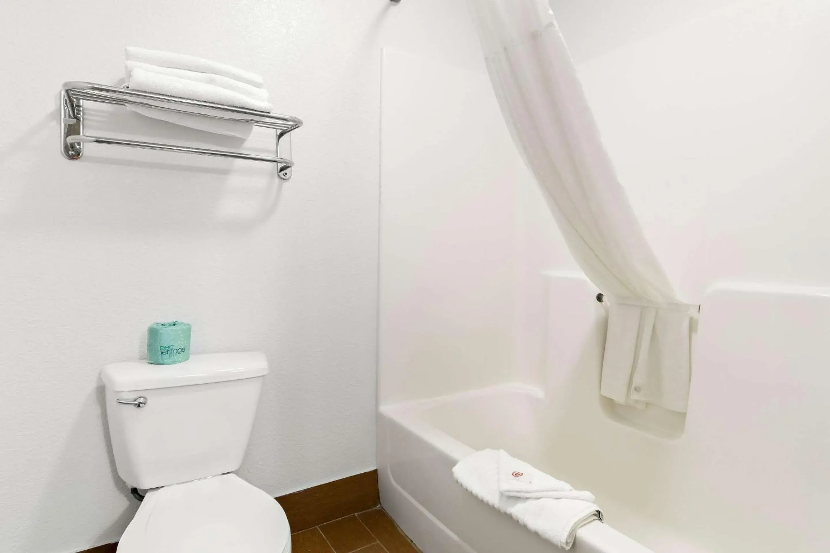 Bedroom in Comfort Inn Joliet West I-80 Bedroom in Comfort Inn Joliet West I-80