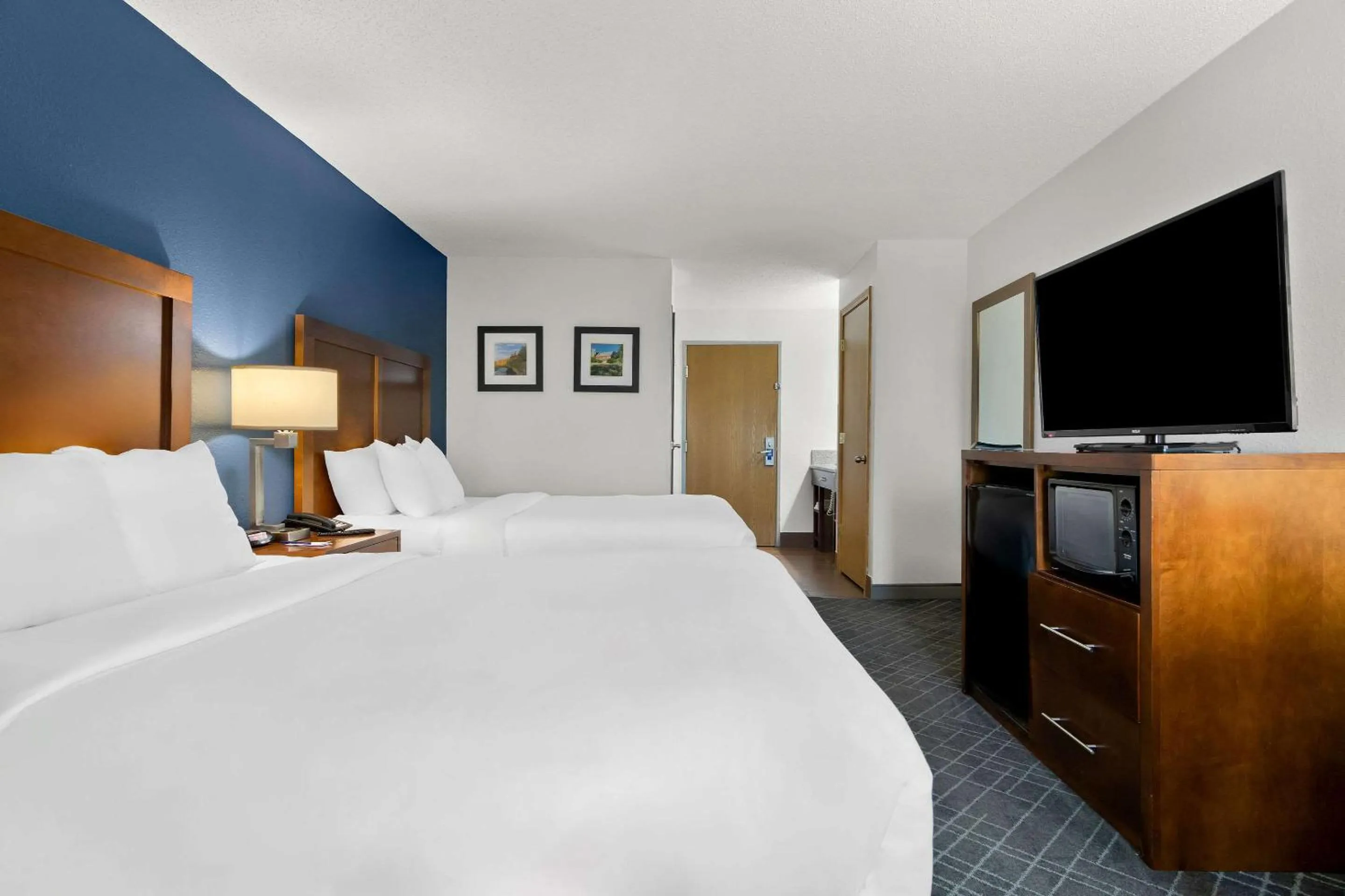 Bedroom, Bed in Comfort Inn Joliet West I-80