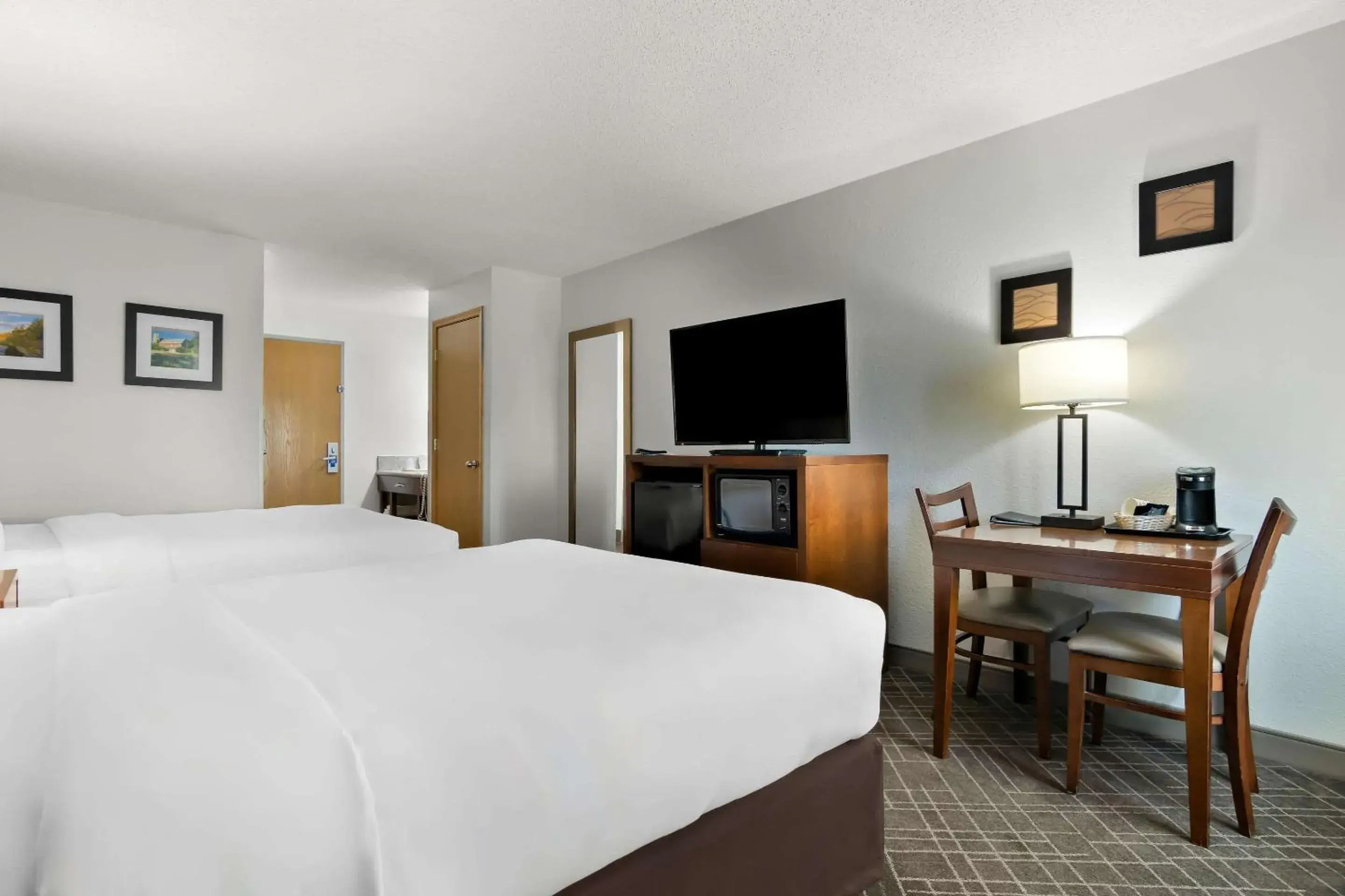 Bedroom, Bed in Comfort Inn Joliet West I-80 Bedroom, Bed in Comfort Inn Joliet West I-80