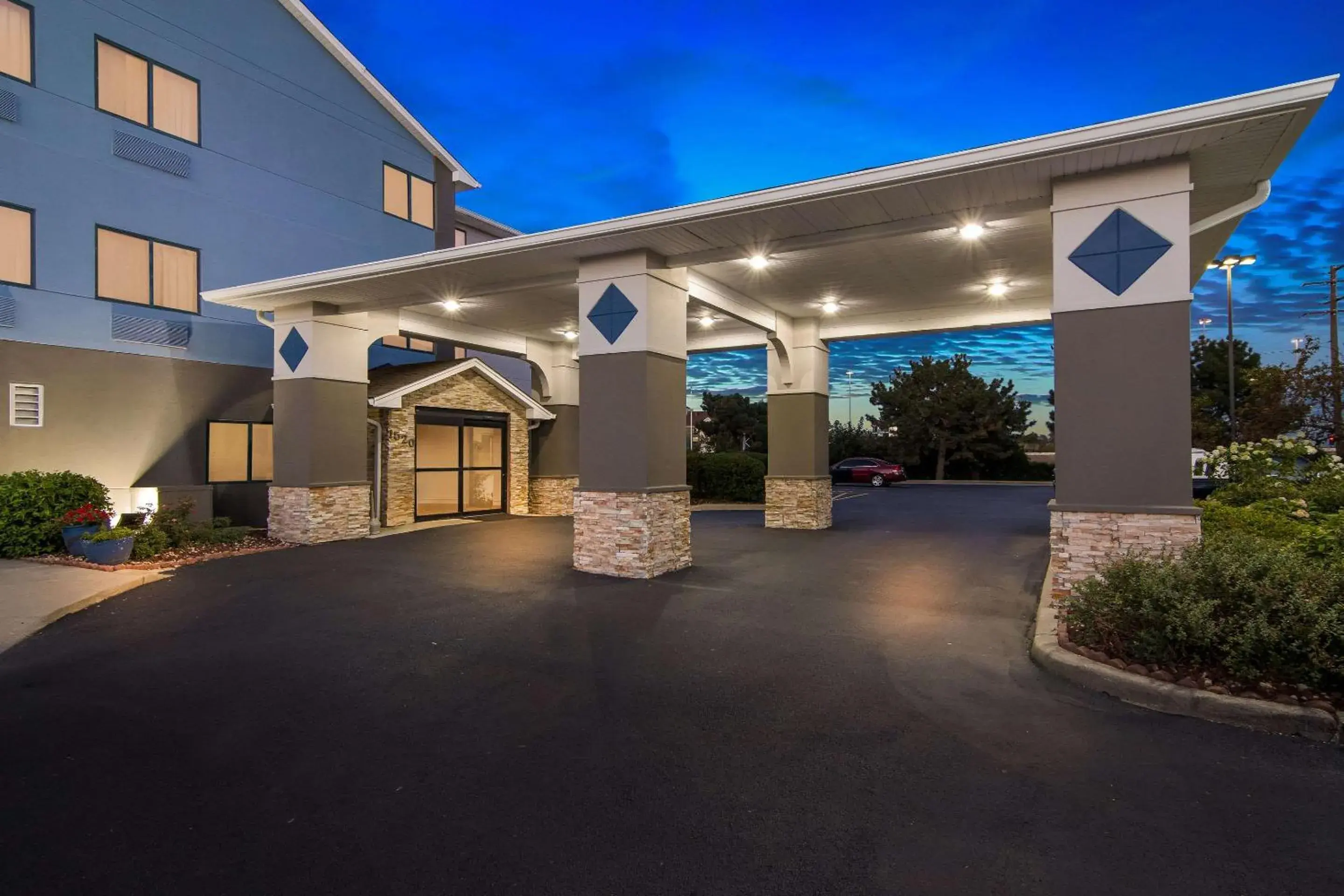 Property building in Comfort Inn Joliet West I-80 Property building in Comfort Inn Joliet West I-80