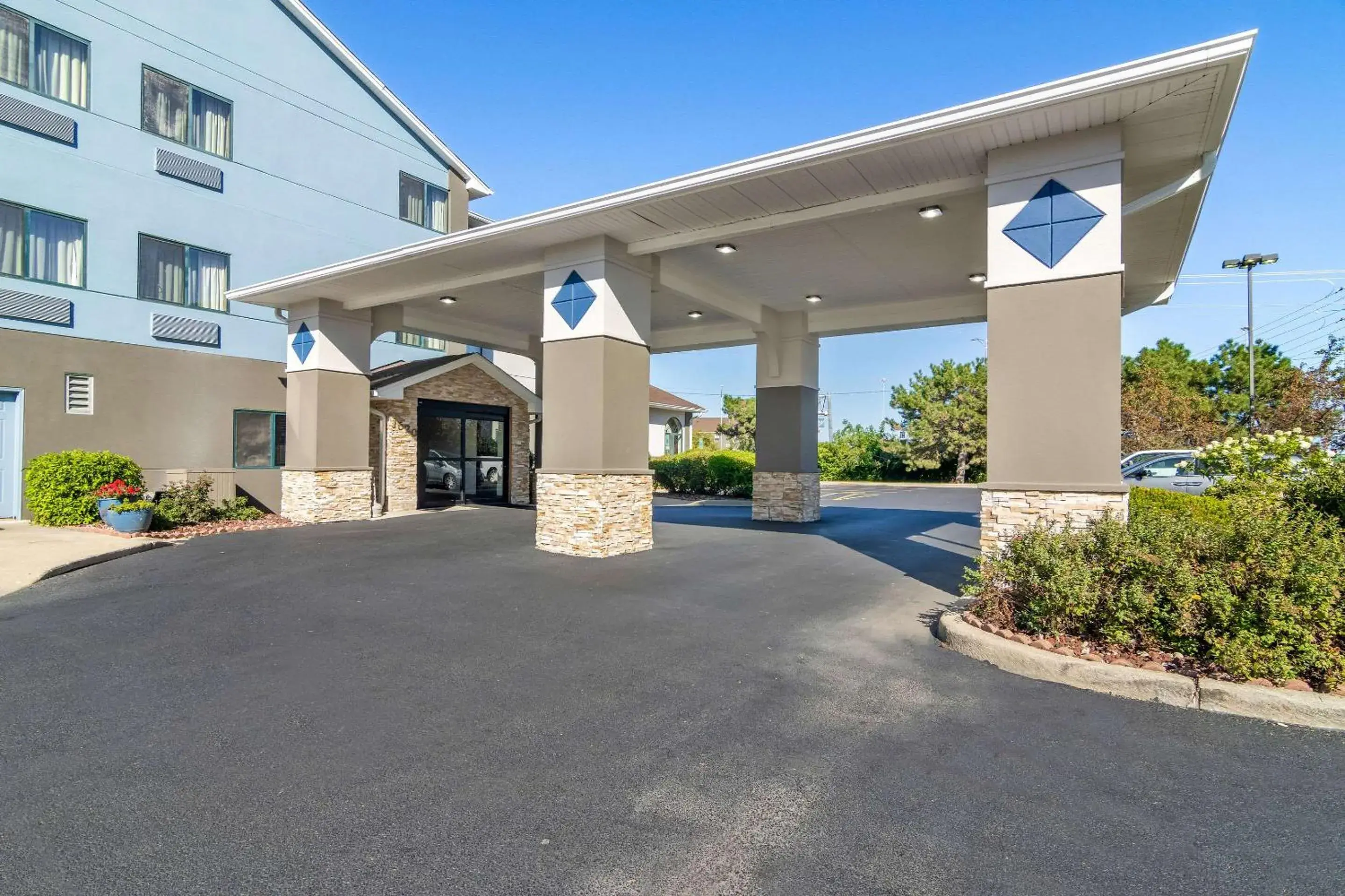 Property building in Comfort Inn Joliet West I-80 Property building in Comfort Inn Joliet West I-80